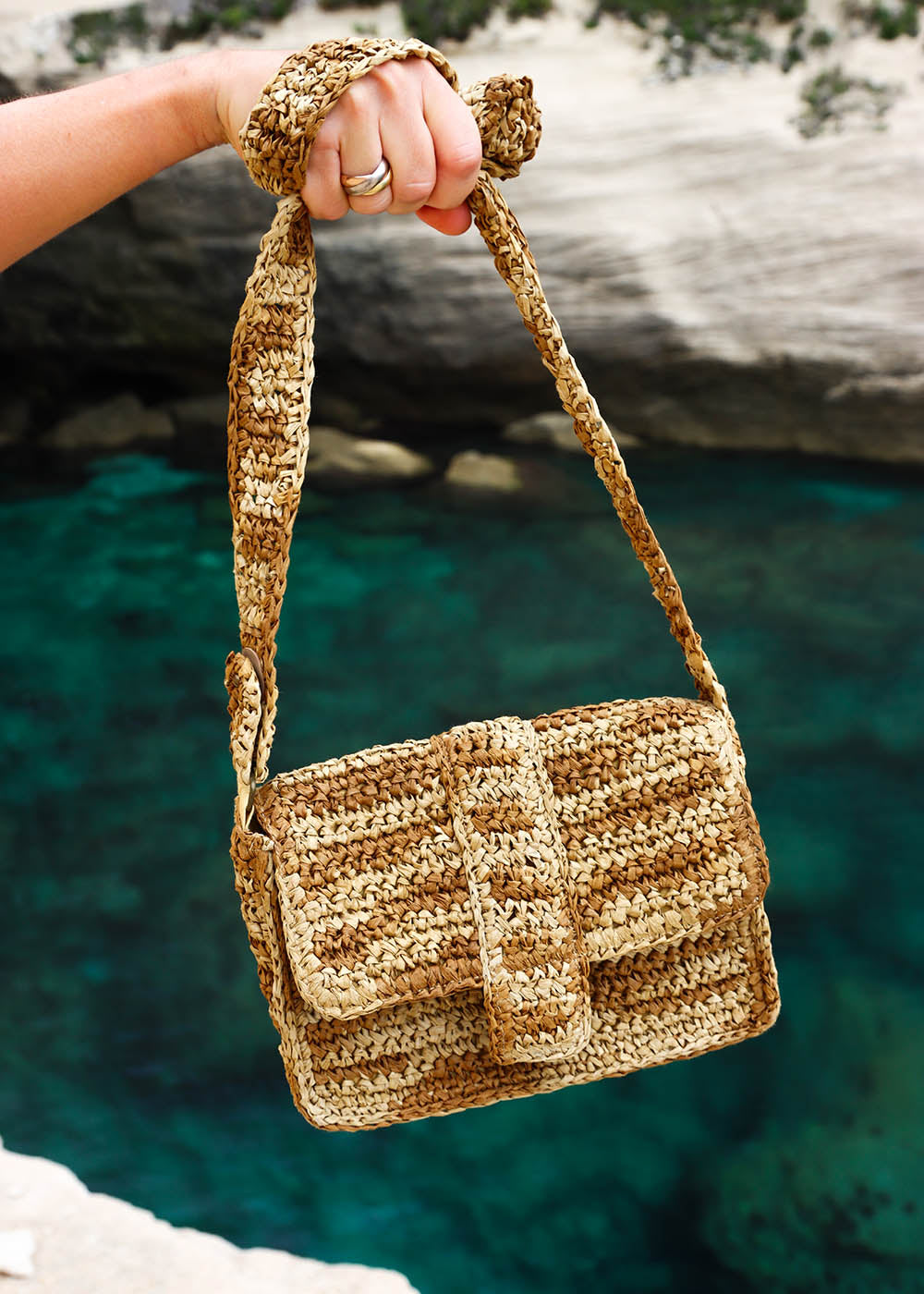 Bolso bandolera de rafia beige La Fée Maraboutée