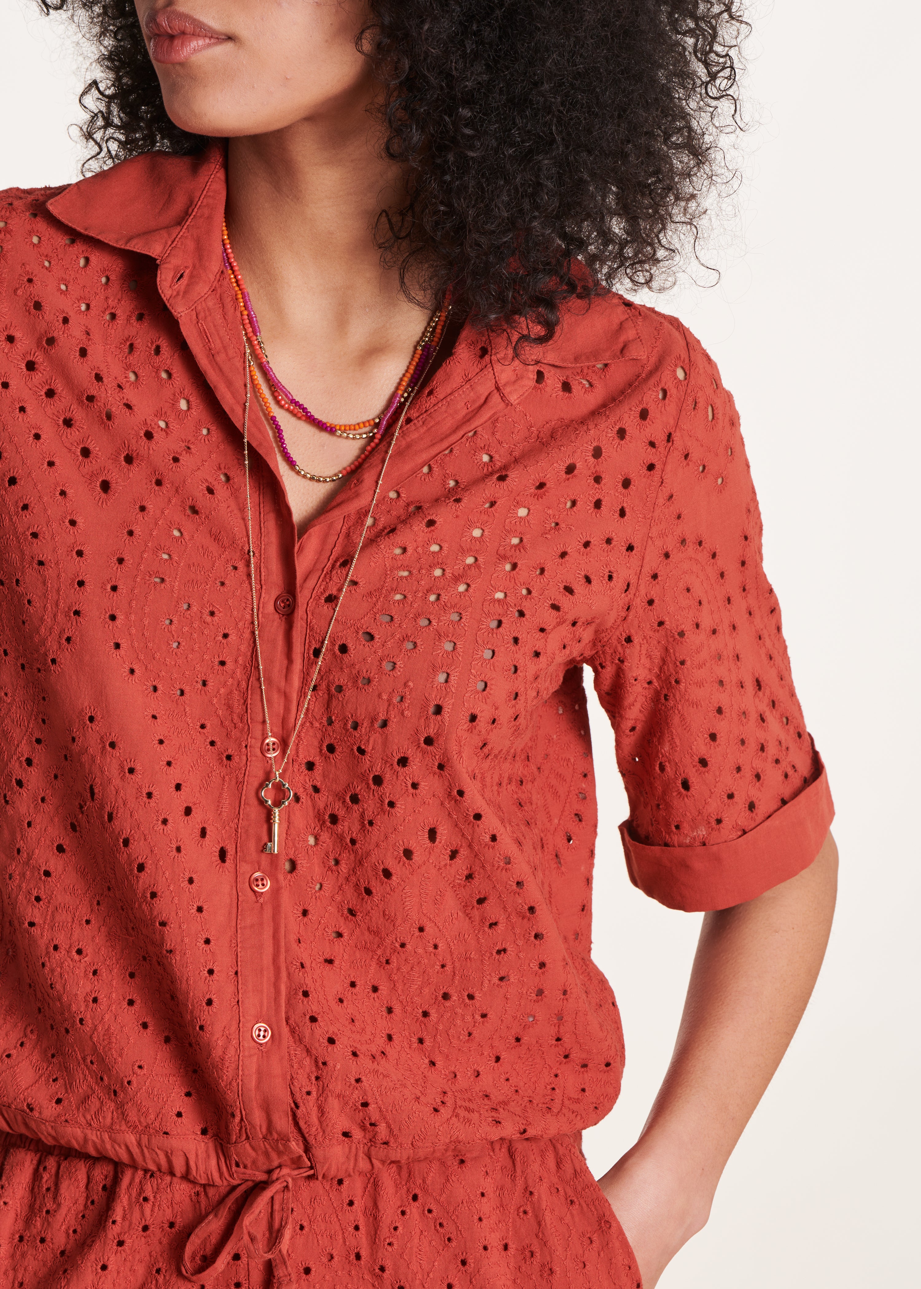 Chemisier court terracotta en broderie anglaise