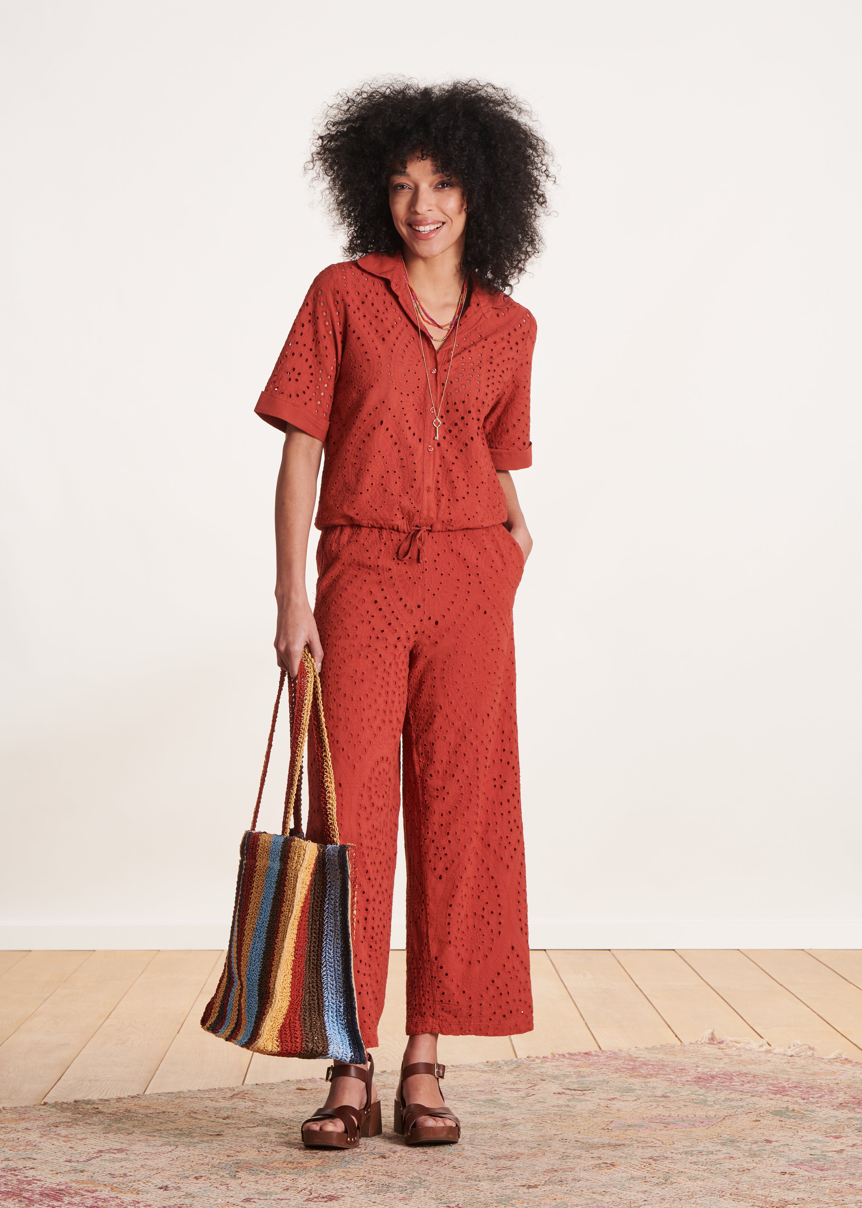 Chemisier court terracotta en broderie anglaise