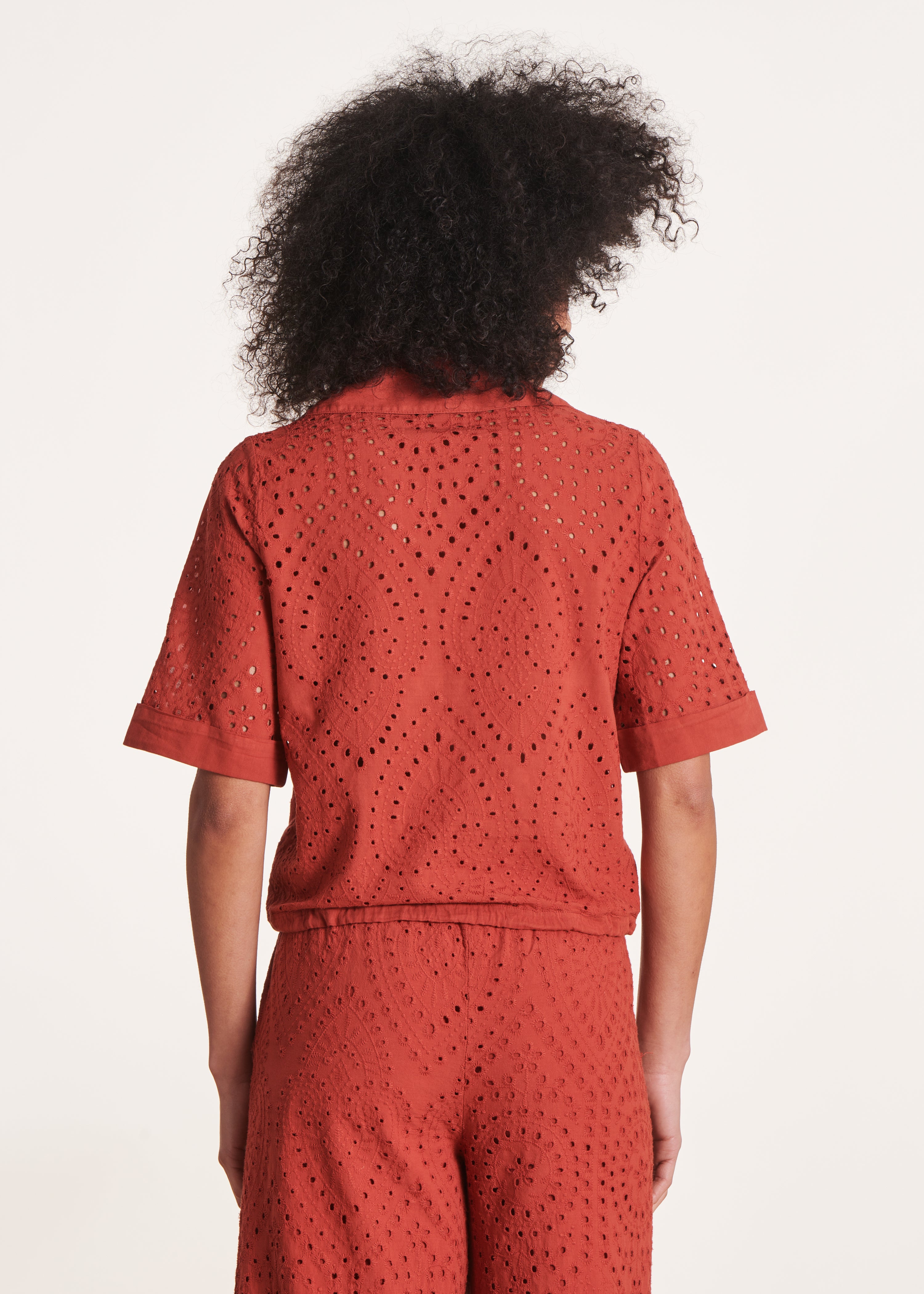Chemisier court terracotta en broderie anglaise