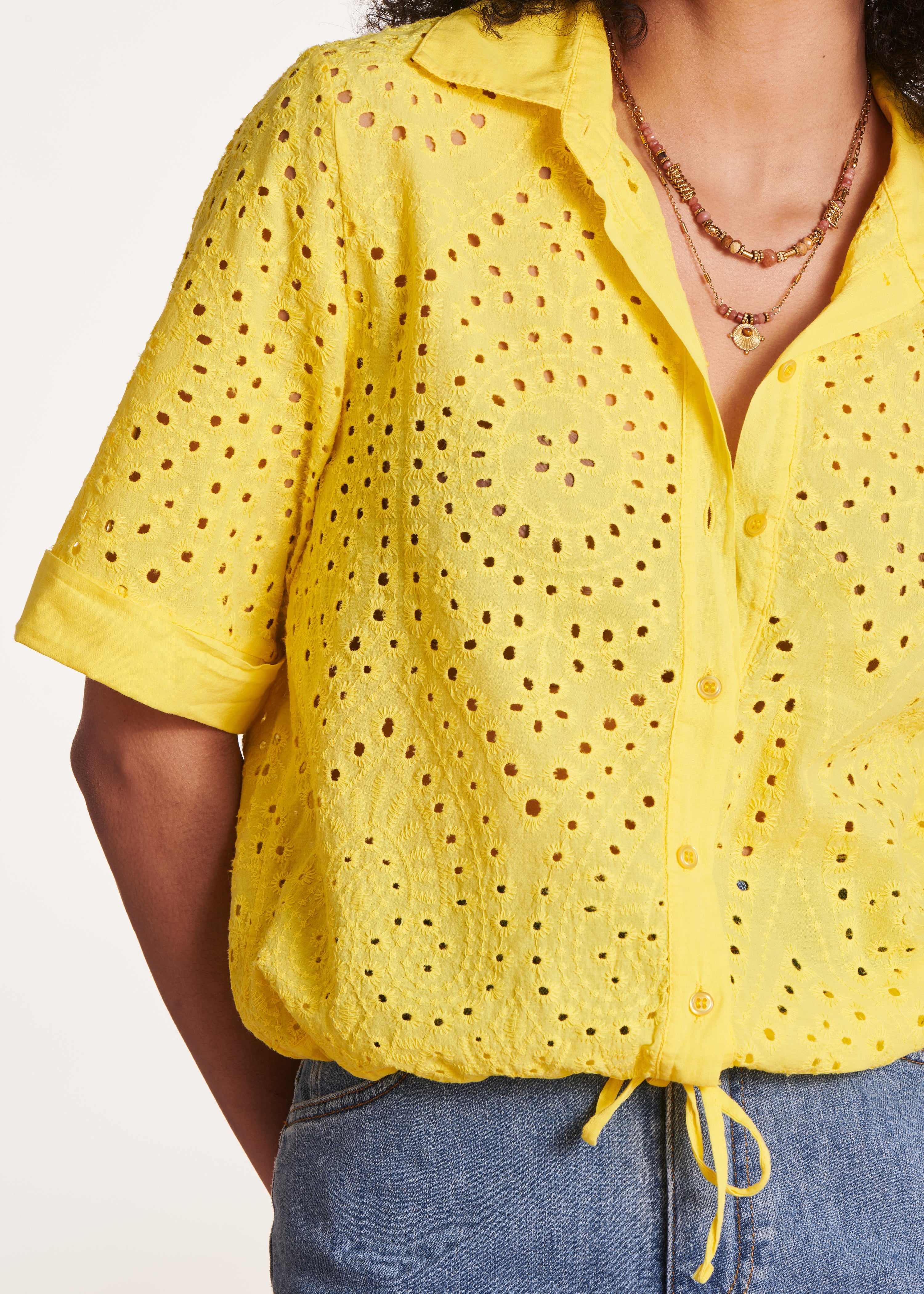 Chemisier court jaune en broderie anglaise