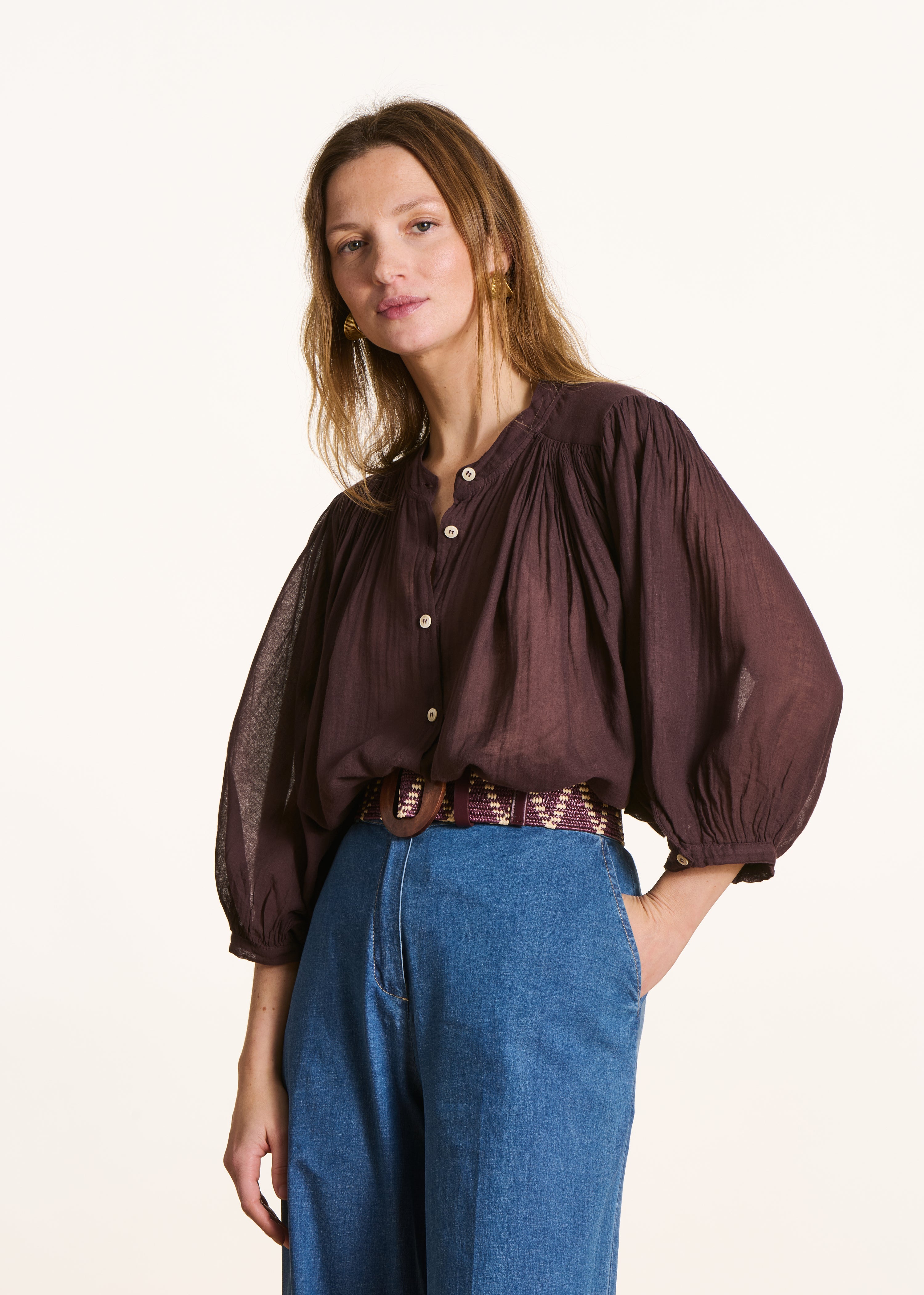 Camicia marrone in voile di cotone fluido