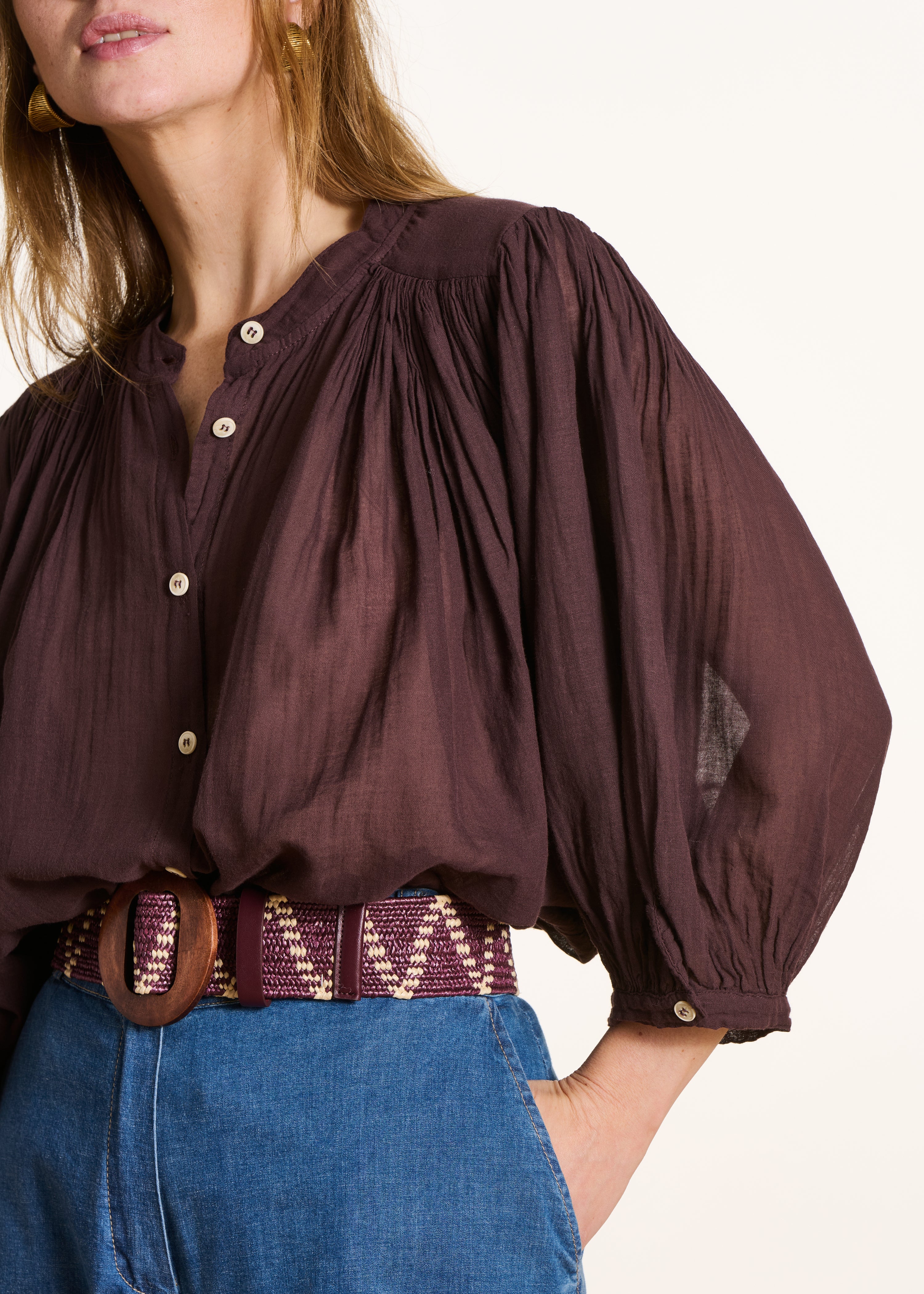 Camicia marrone in voile di cotone fluido