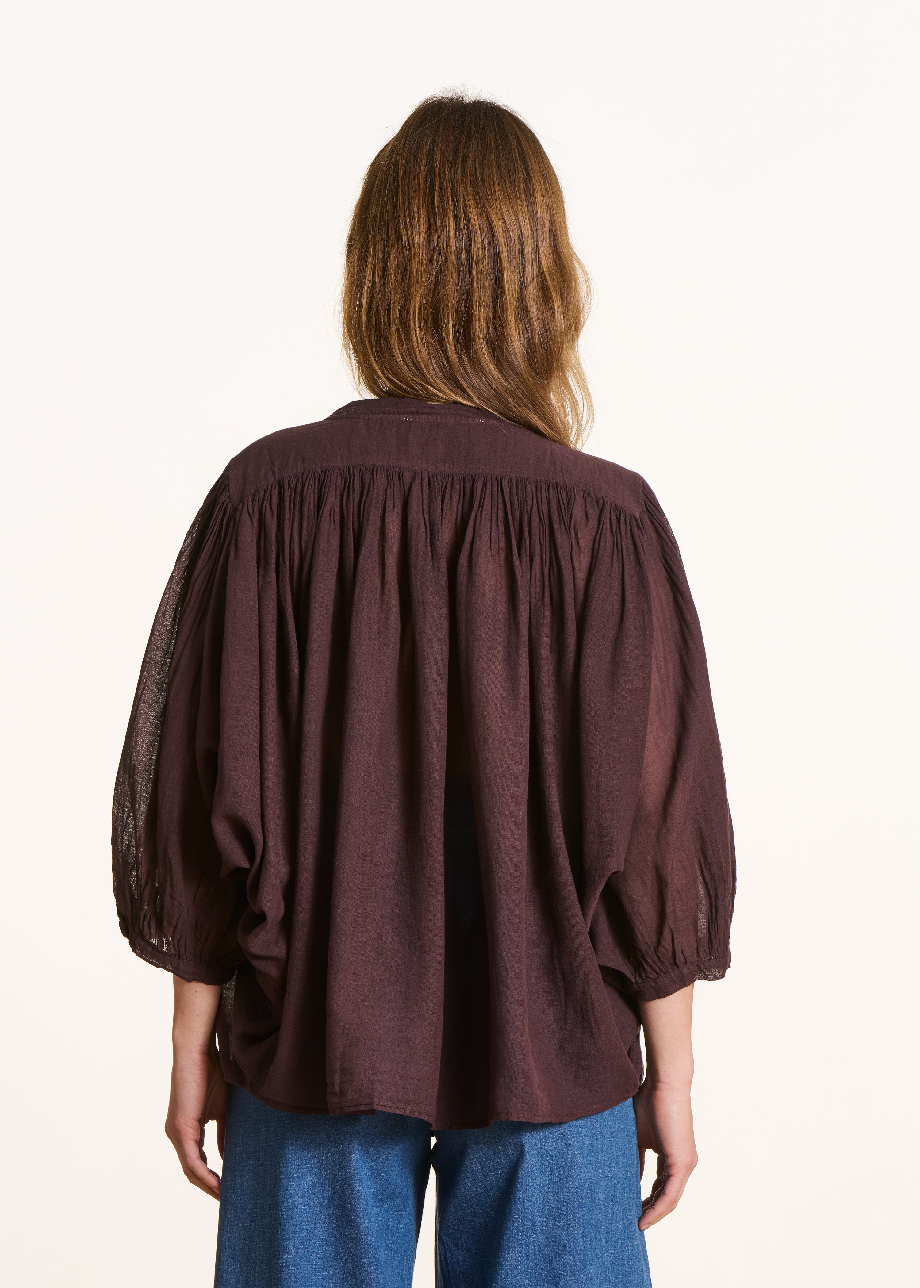 Camicia marrone in voile di cotone fluido