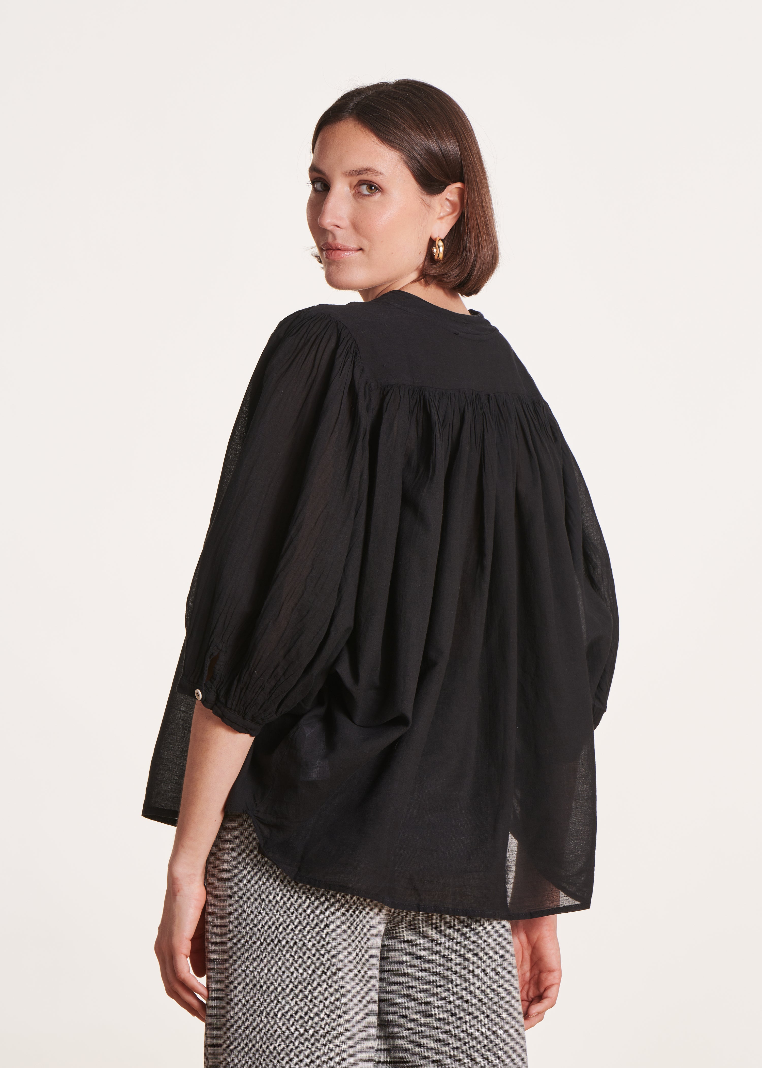 Camicetta nero in voile di cotone fluente
