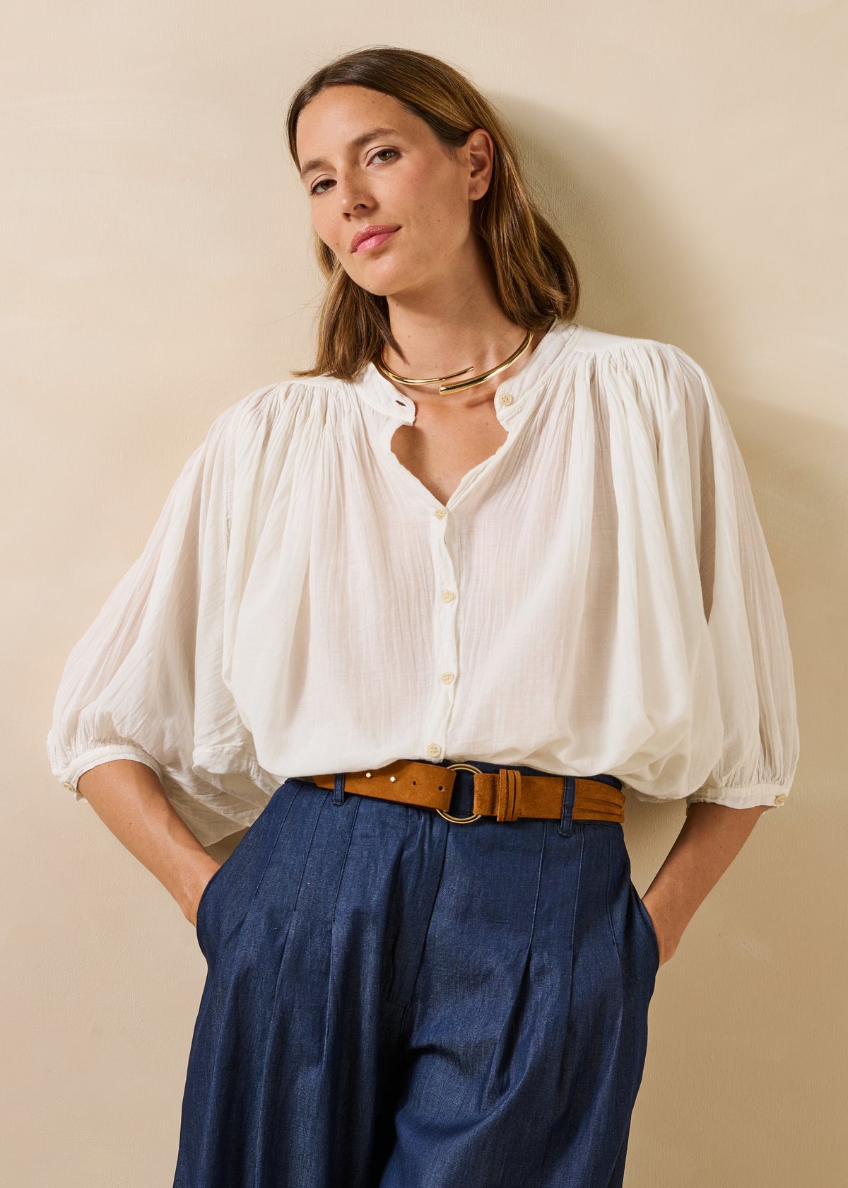 Rohweiße Bluse aus fließendem Baumwollvoile