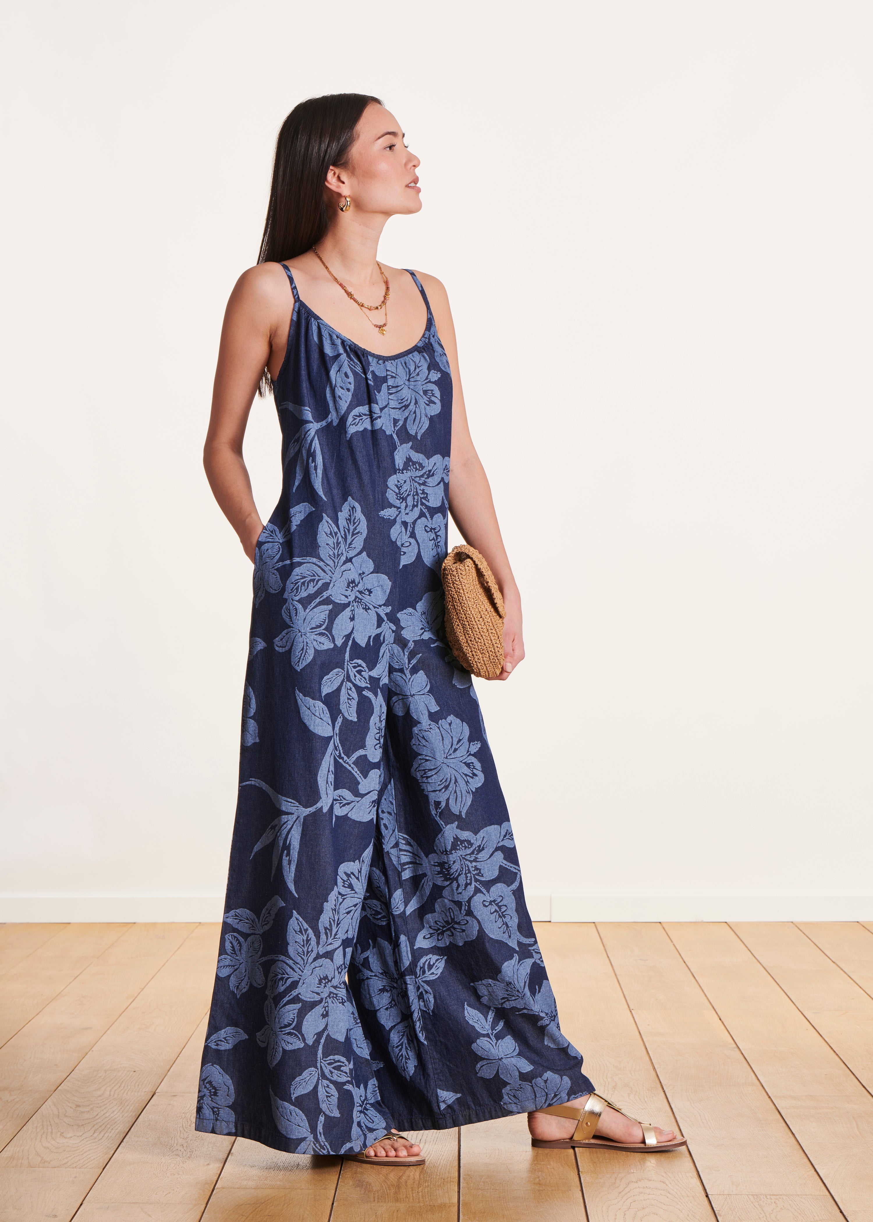 Combinaison ample à bretelles bleue fleurie La Fée Maraboutée