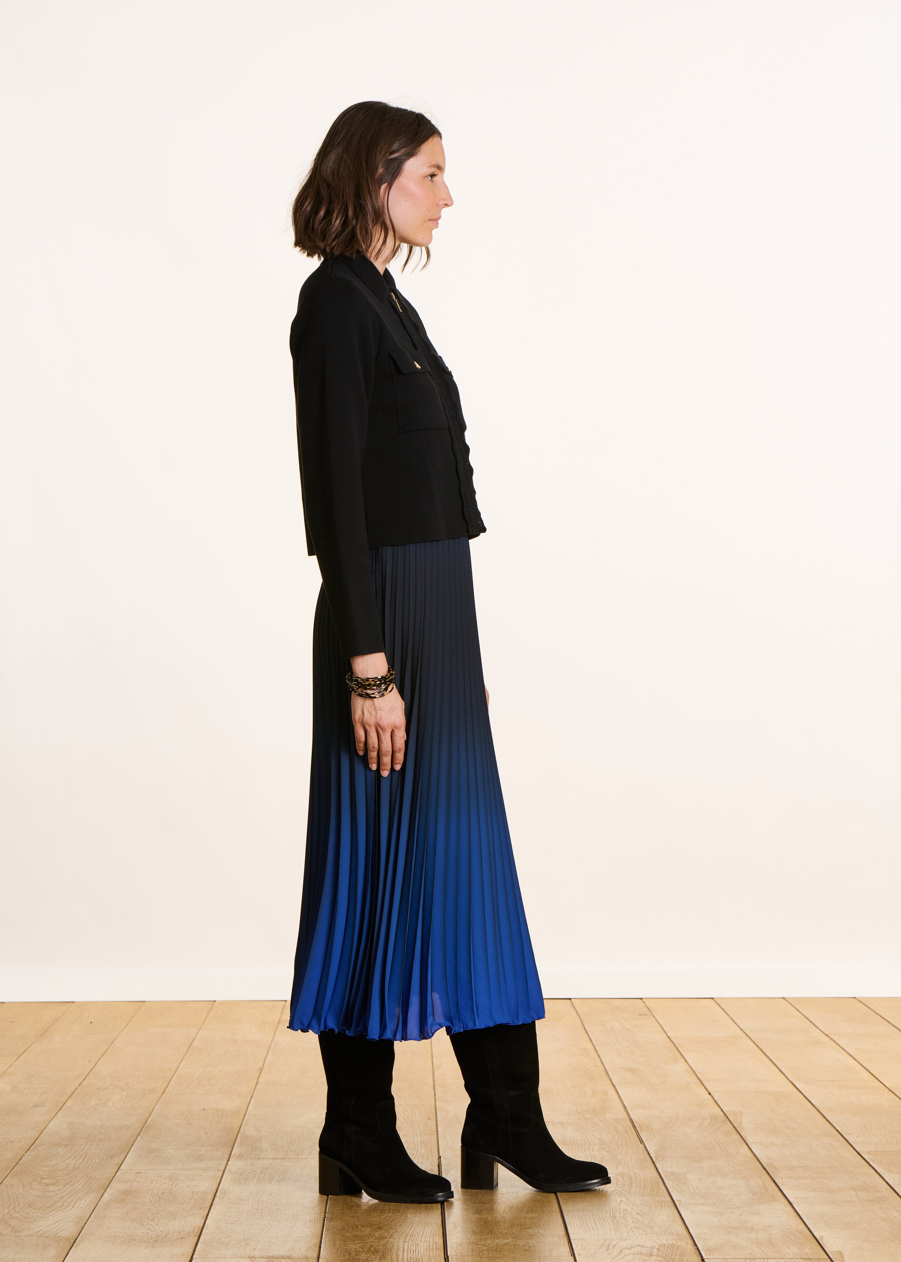 Short black zip-up cardigan in organic cotton