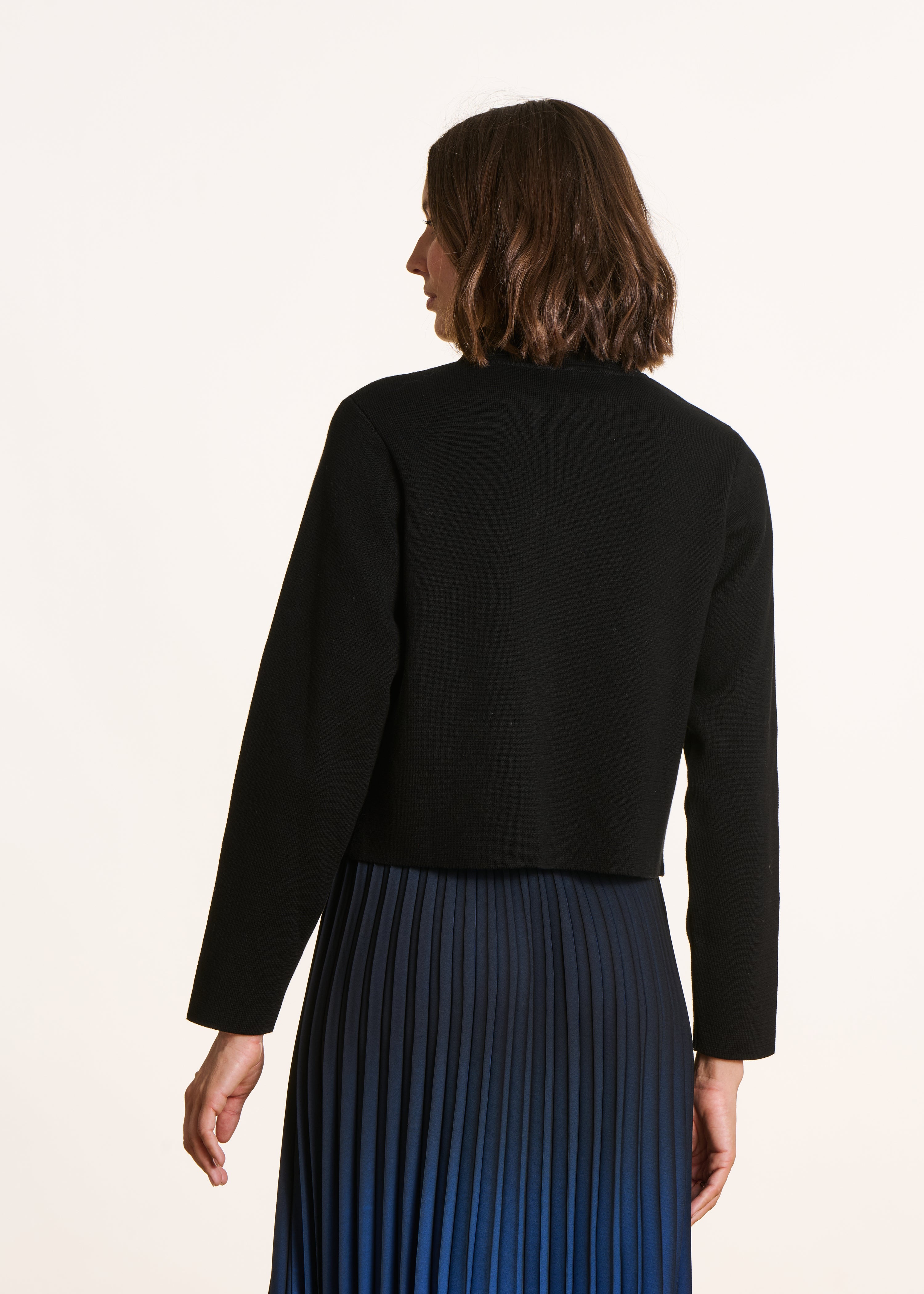 Short black zip-up cardigan in organic cotton