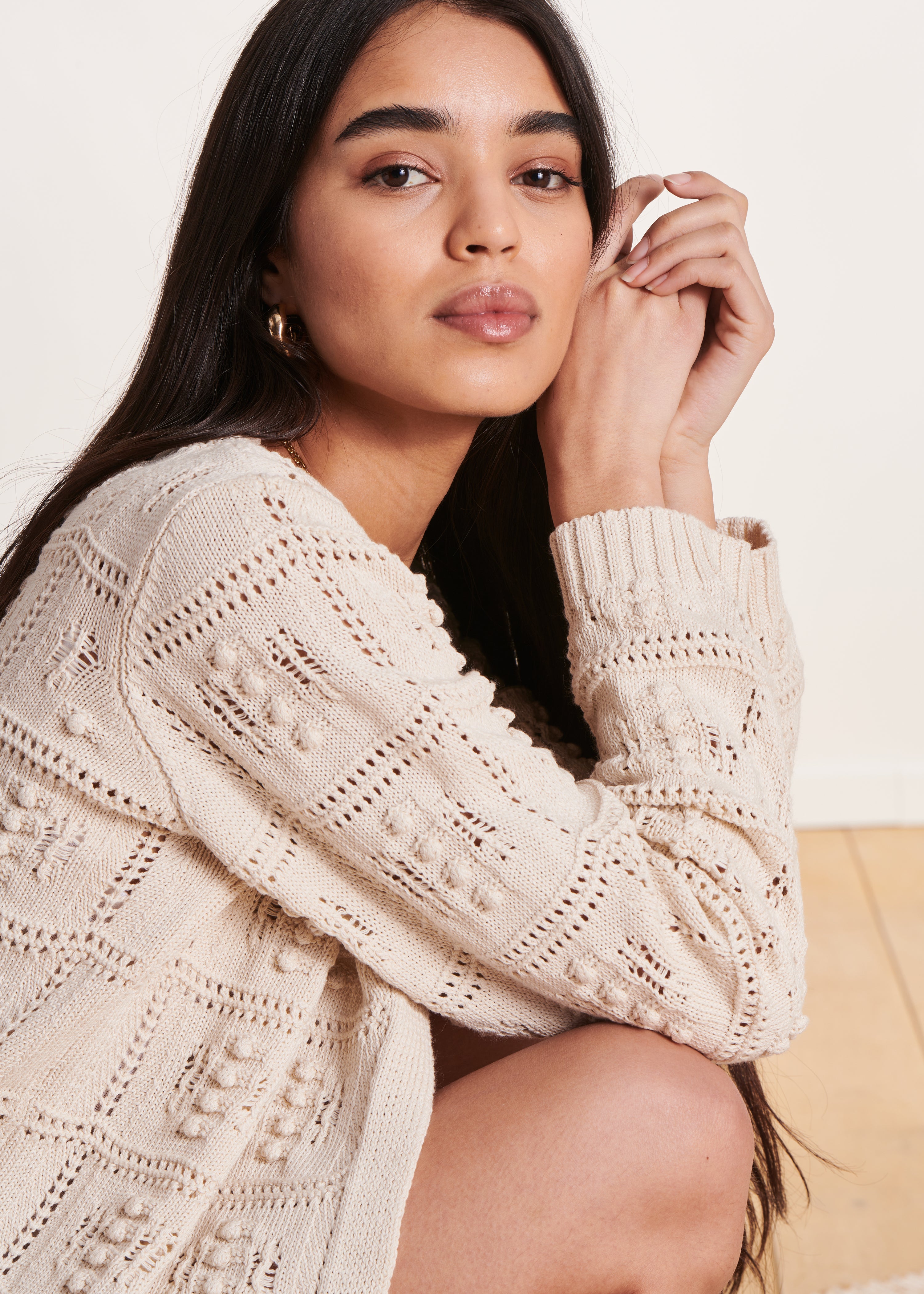 Gilet écru ouvert en maille crochet La Fée Maraboutée