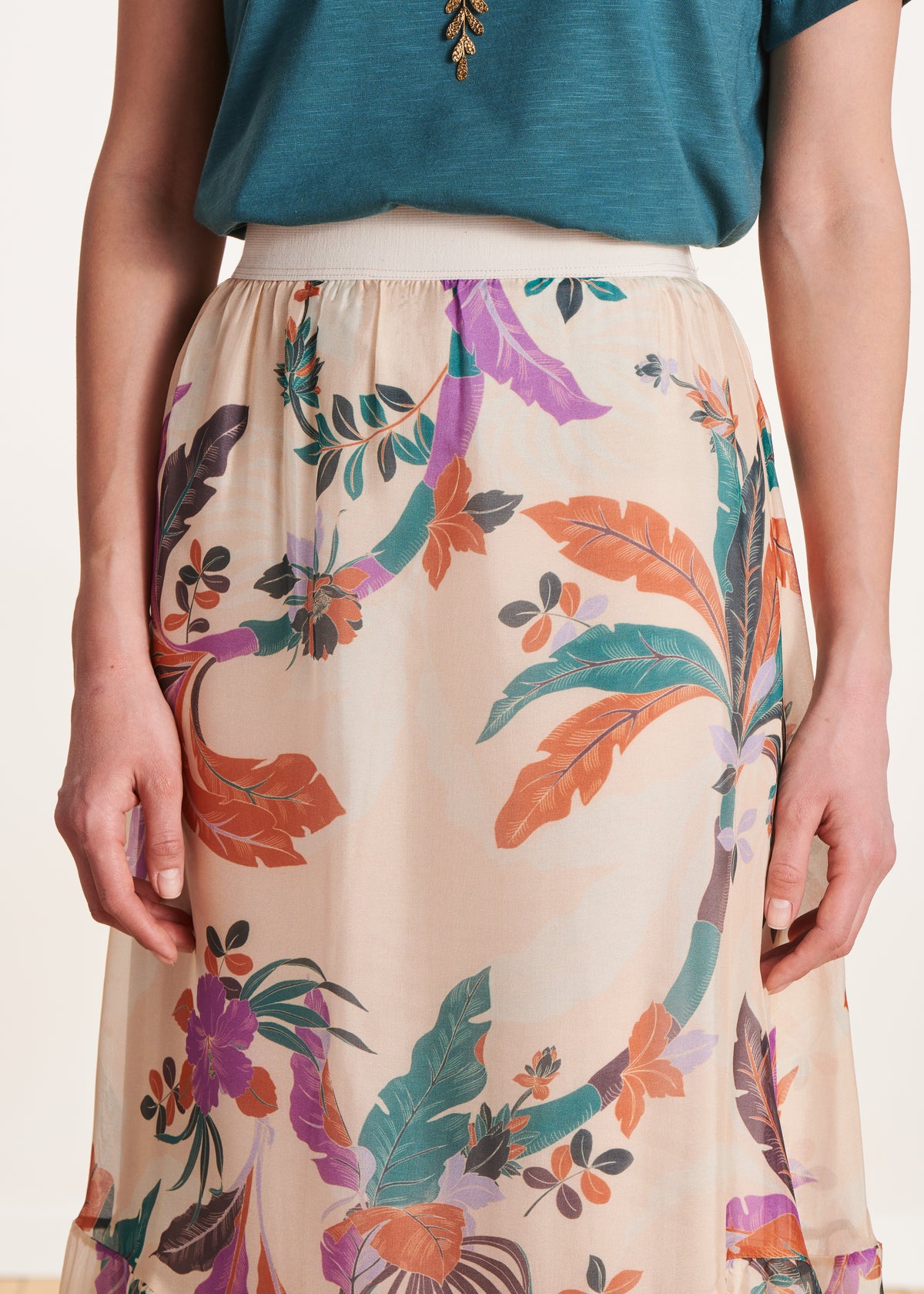 Langer beiger Rock aus Viskose/Seidenchiffon mit Blumenmuster
