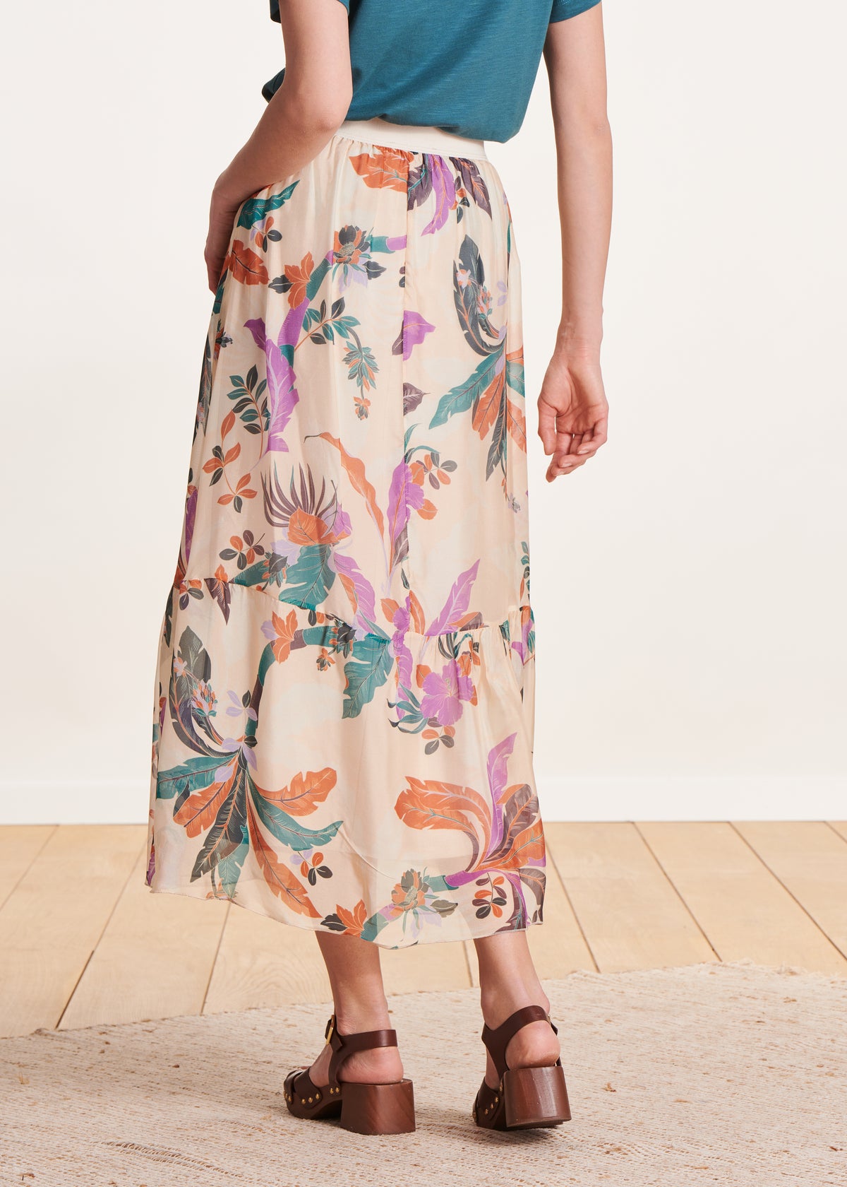 Langer beiger Rock aus Viskose/Seidenchiffon mit Blumenmuster