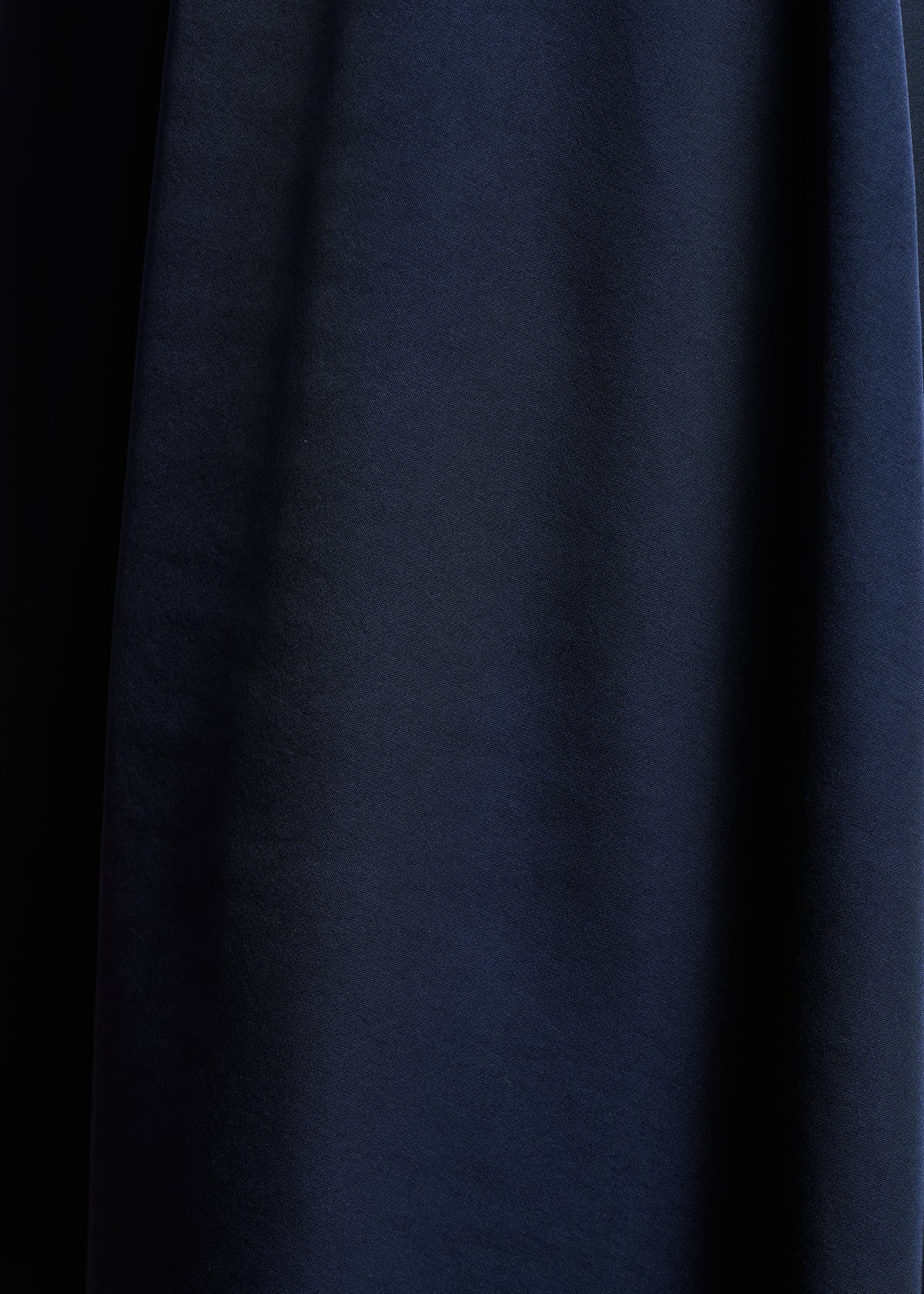 Lange rok in donkerblauw satijn
