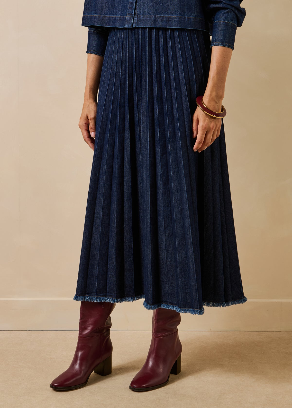 Long pleated skirt in raw denim