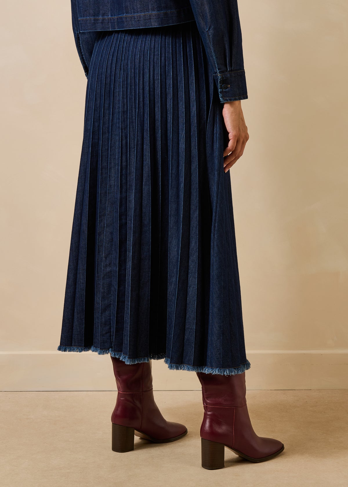 Long pleated skirt in raw denim