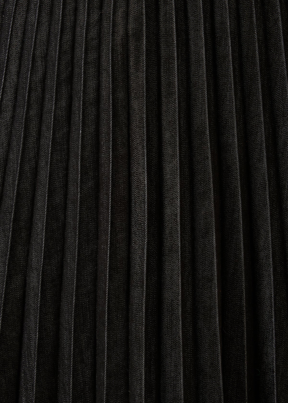 Long pleated skirt in black denim