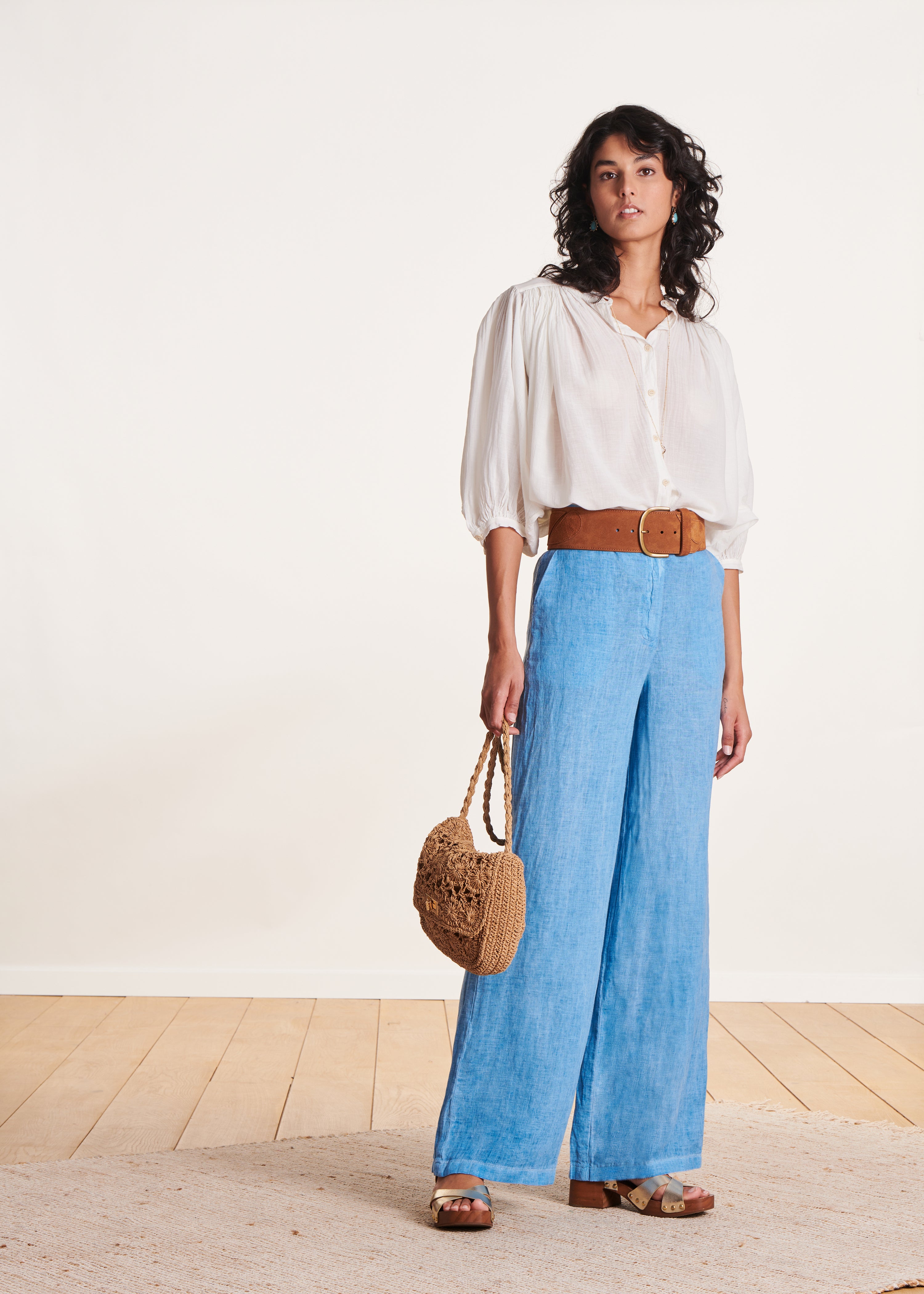 Pantalon droit et large bleu clair en lin taille haute La Fée