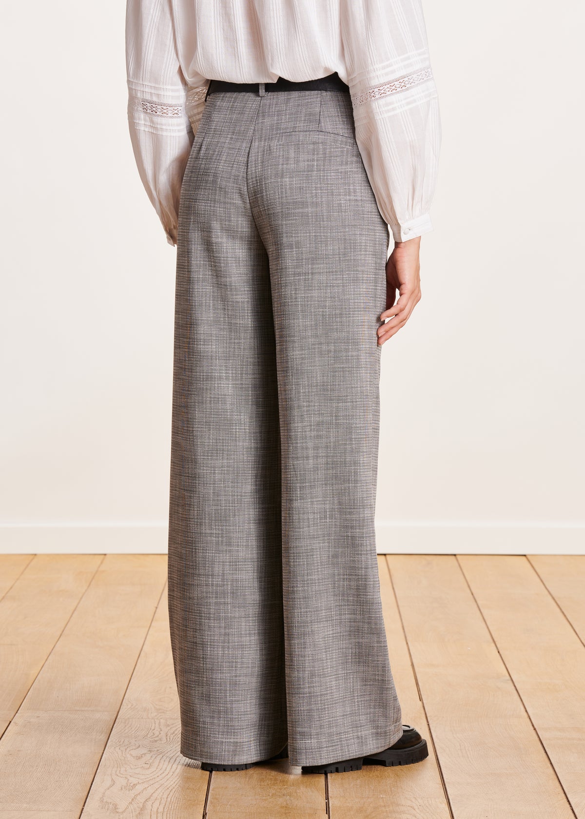 Pantaloni larghi grigi a vita alta
