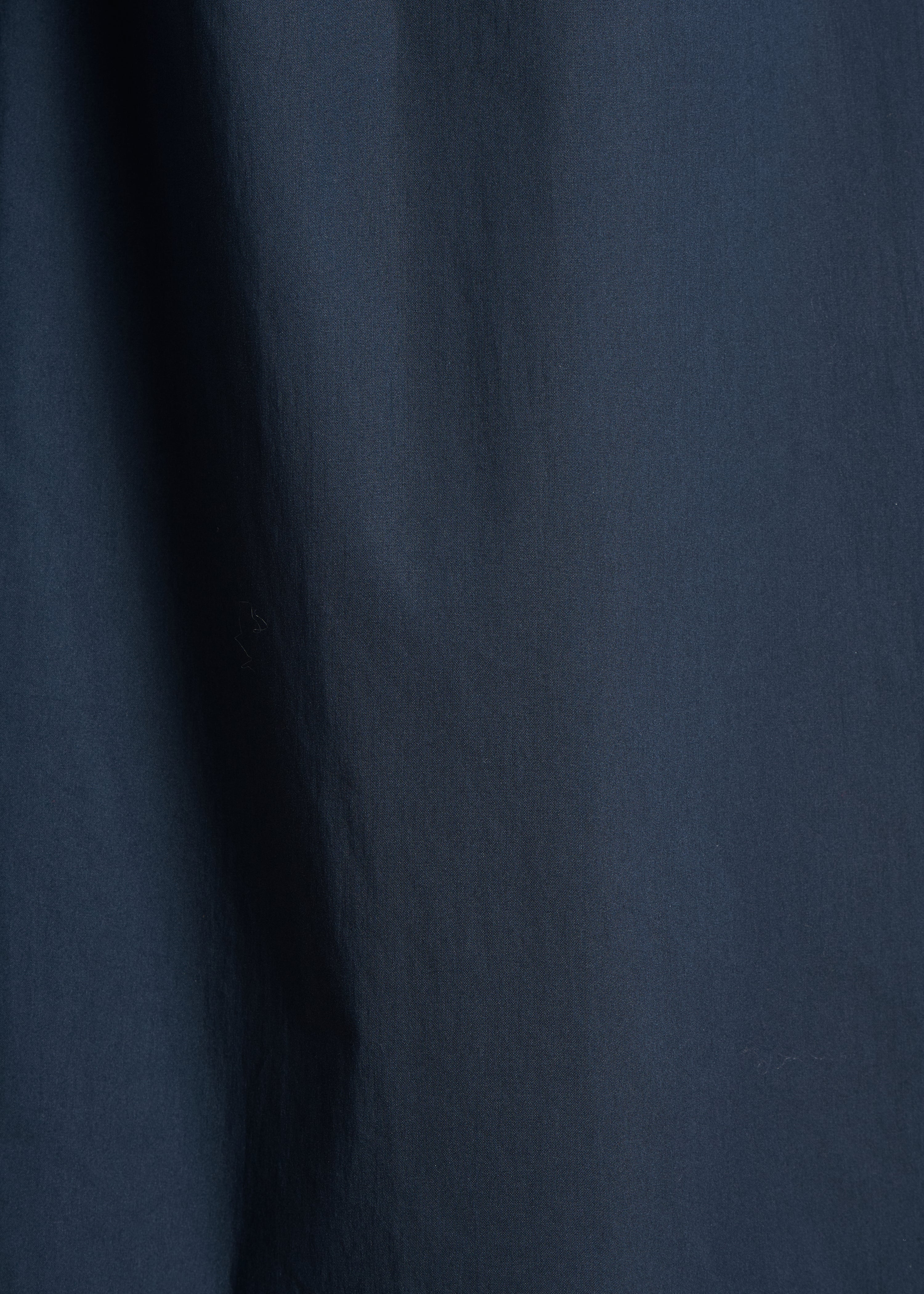 Marineblaue weite 7/8-Hose mit Bindegürtel