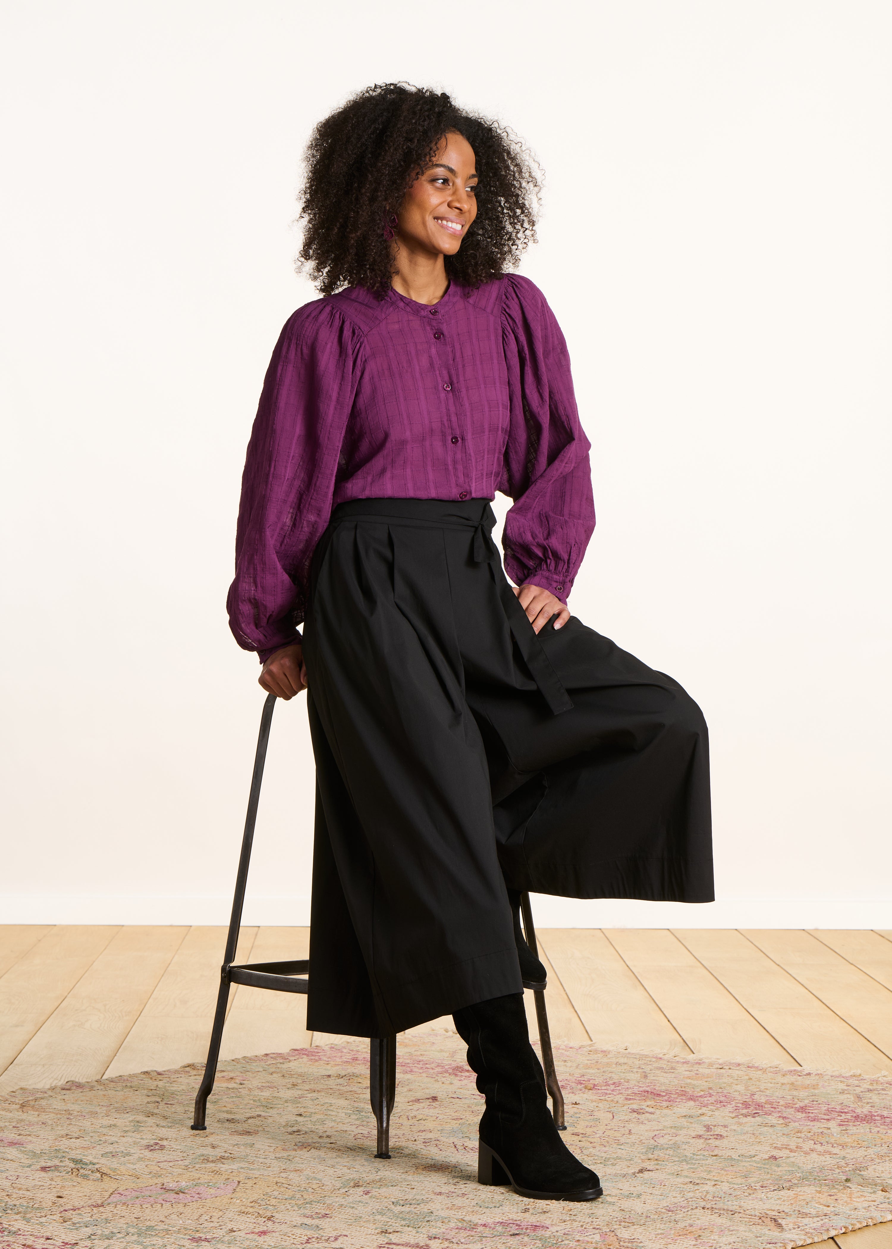 Wide black 7/8 pants with tie belt