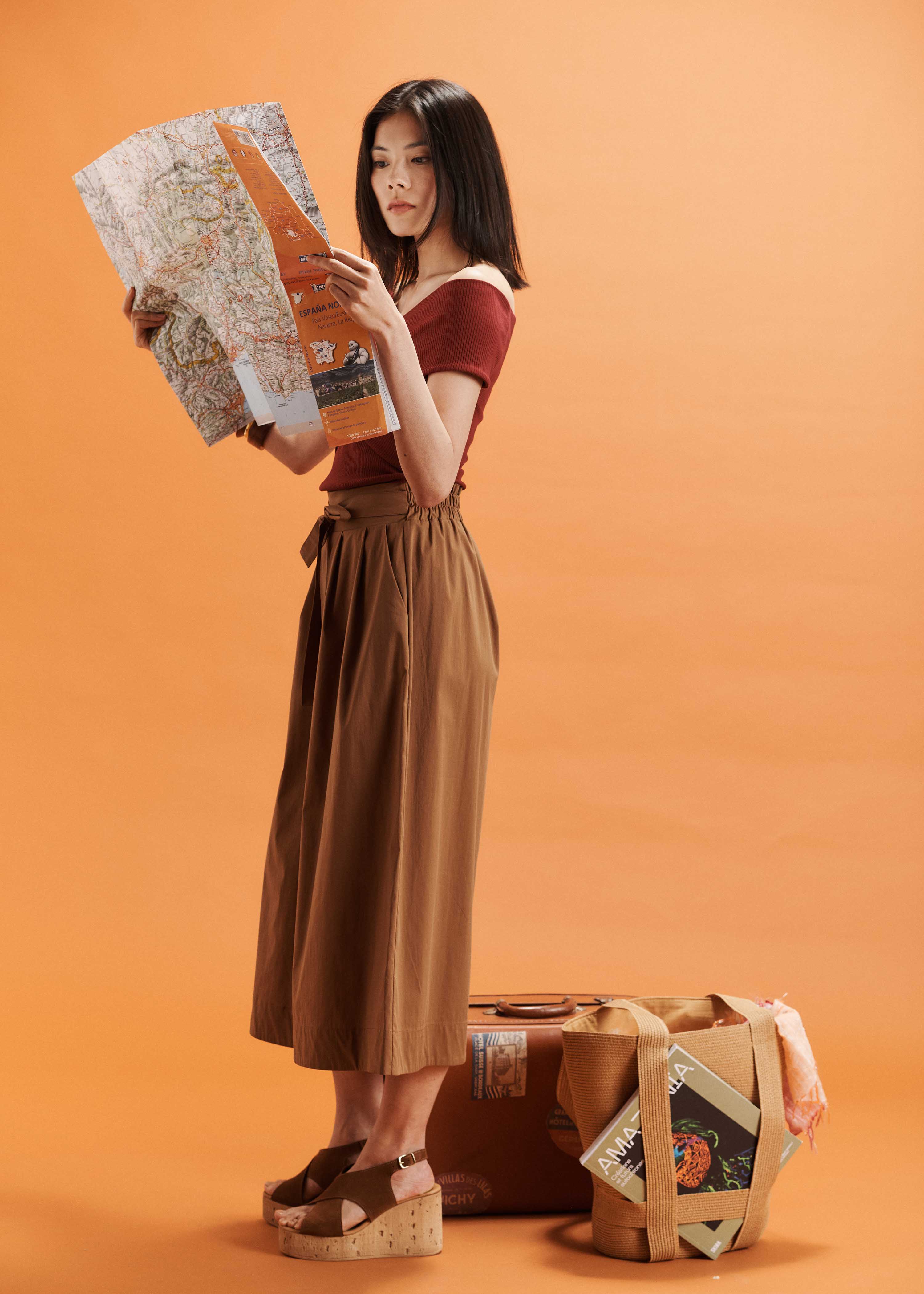 Wide camel 7/8-length trousers with tie belt