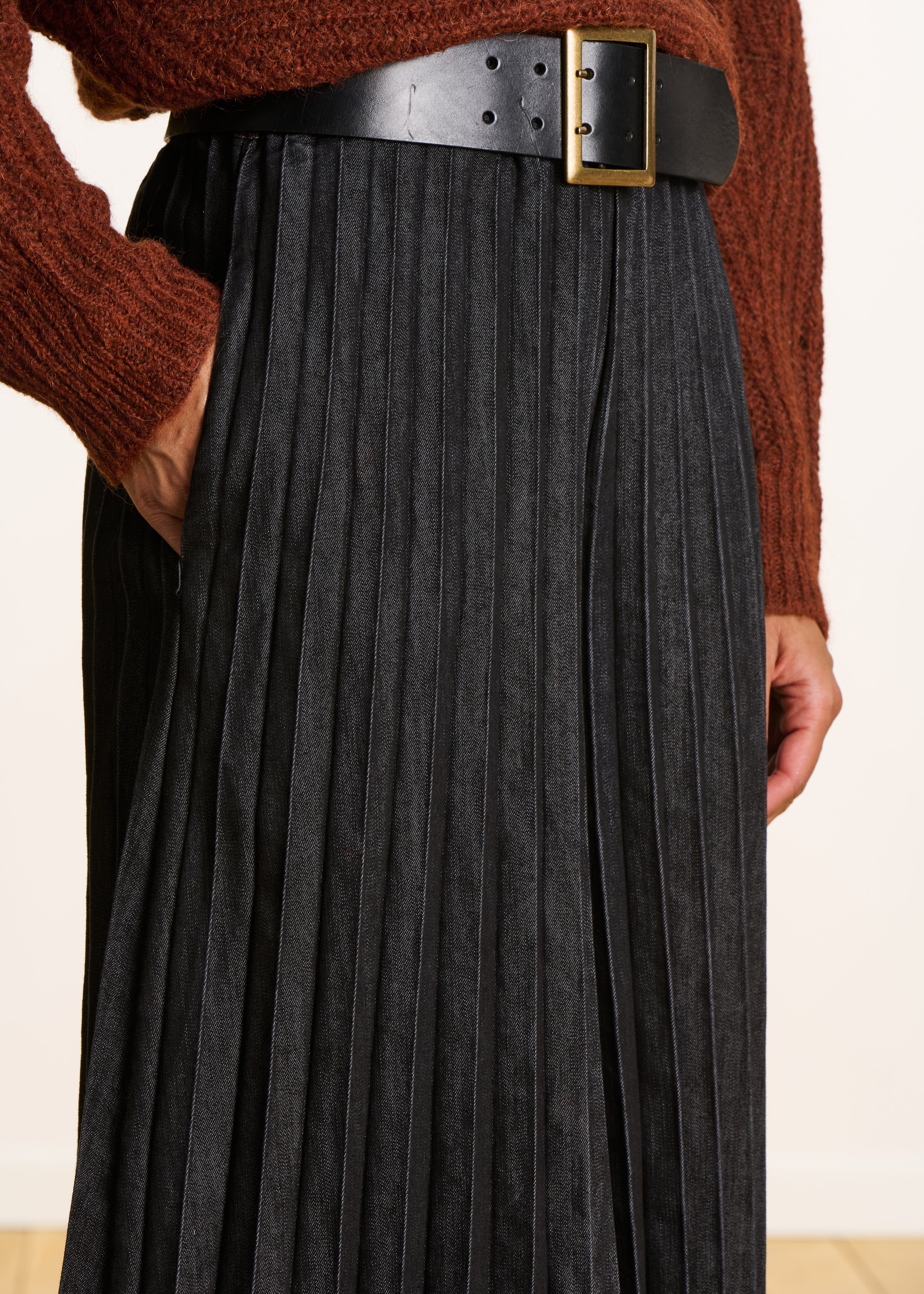 Pantalón falda culotte de mezclilla negro con cintura elástica