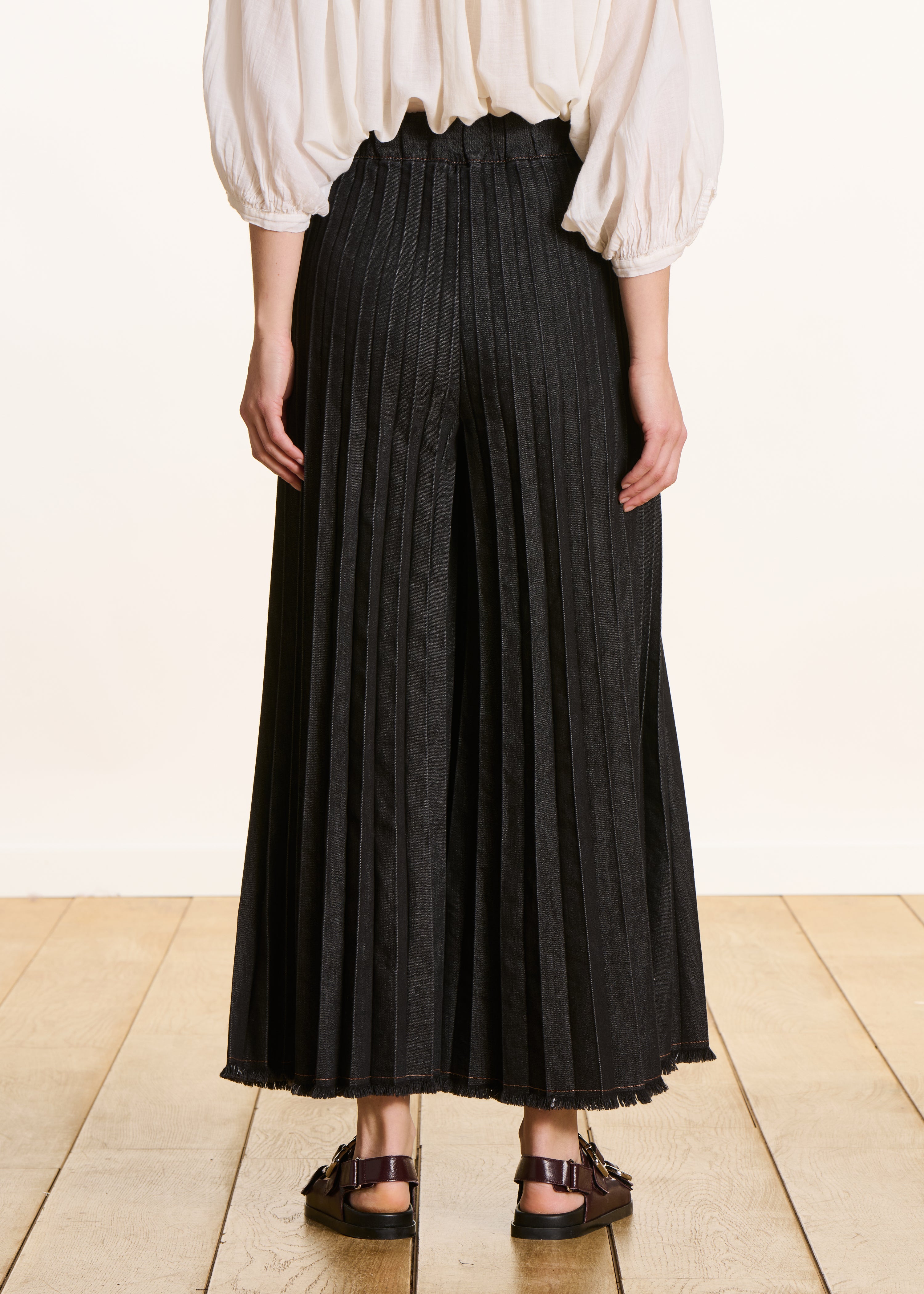 Pantalon jupe culotte en jean noir taille élastiquée