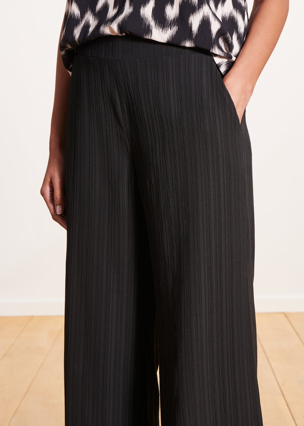 Wide-leg black trousers with elasticated waistband