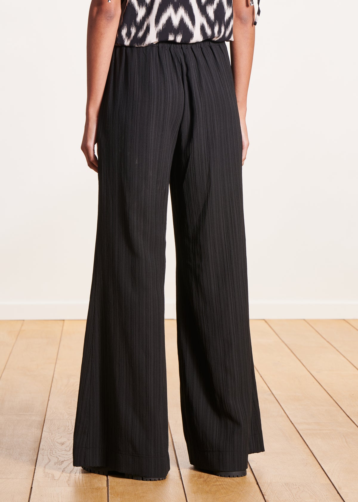 Wide-leg black trousers with elasticated waistband