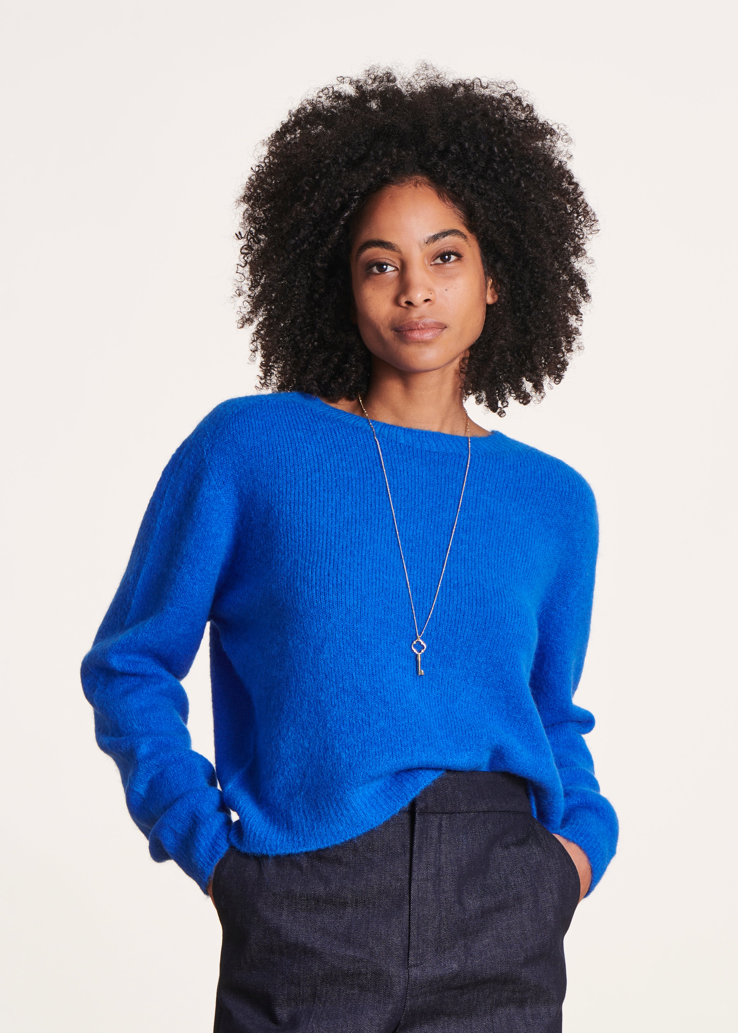 Pull bleu roi uni à manches longues et col rond La Fée Maraboutée