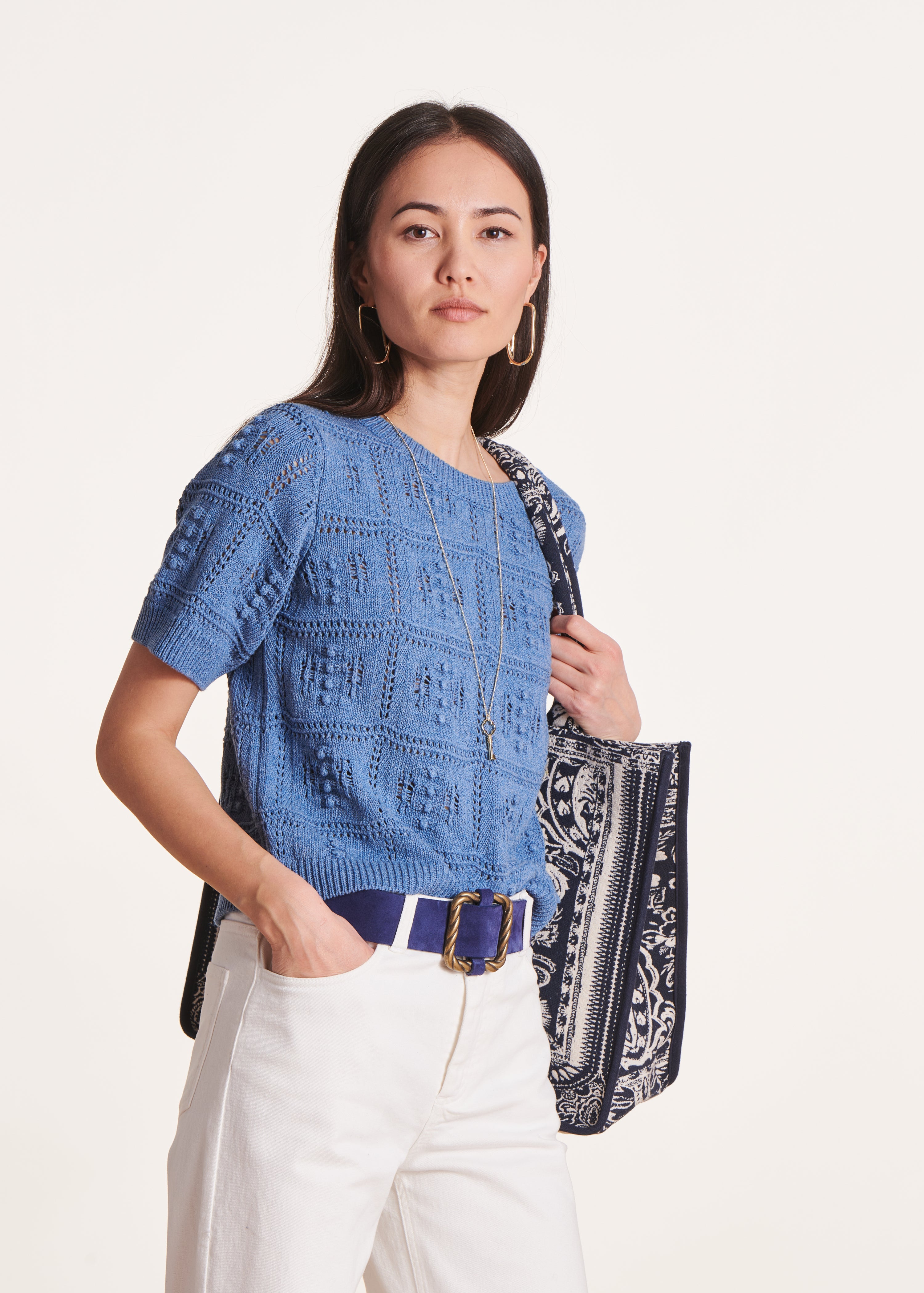 Suéter azul de manga corta de punto crochet La Fée Maraboutée