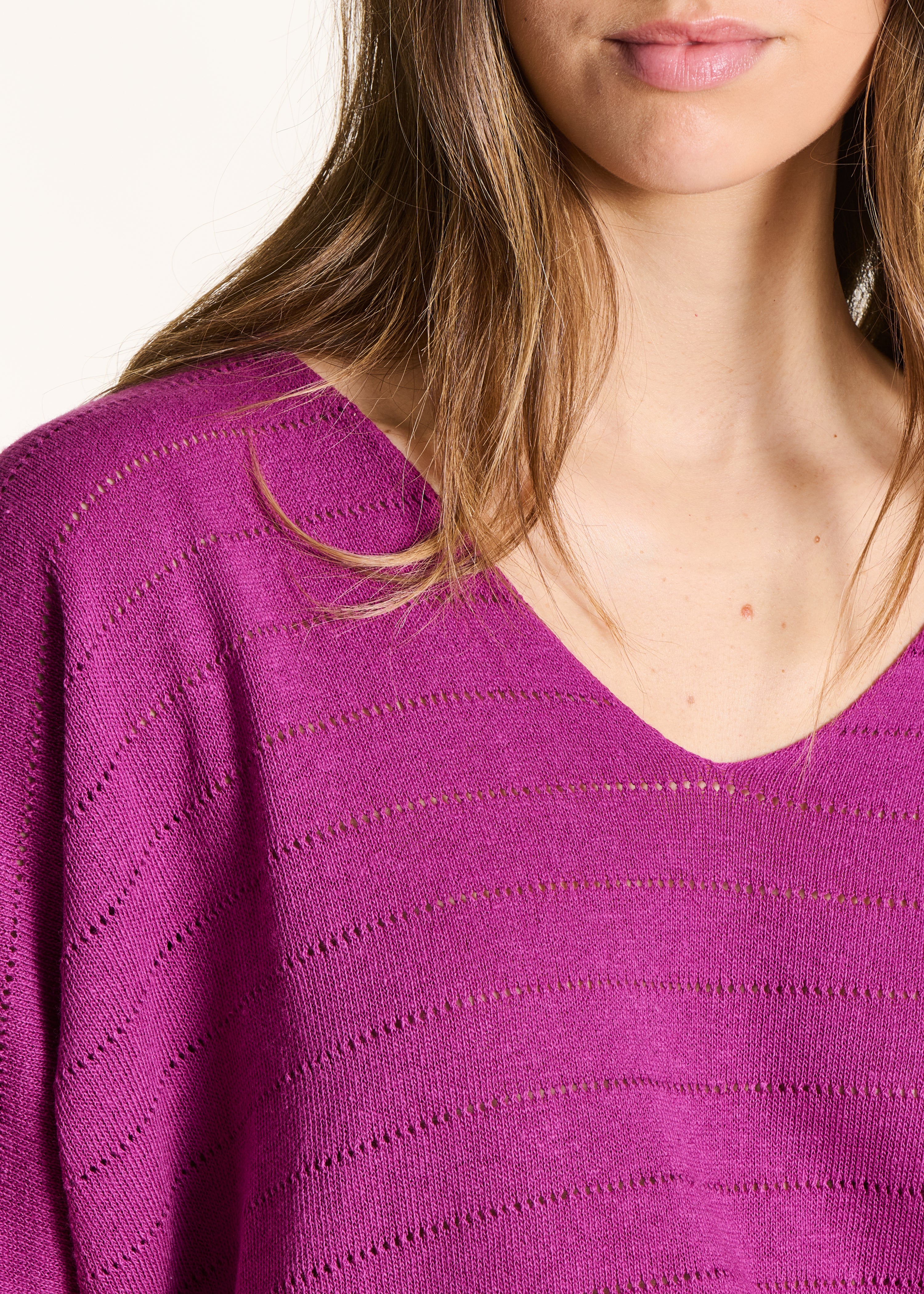 Maglione oversize viola traforato maniche corte