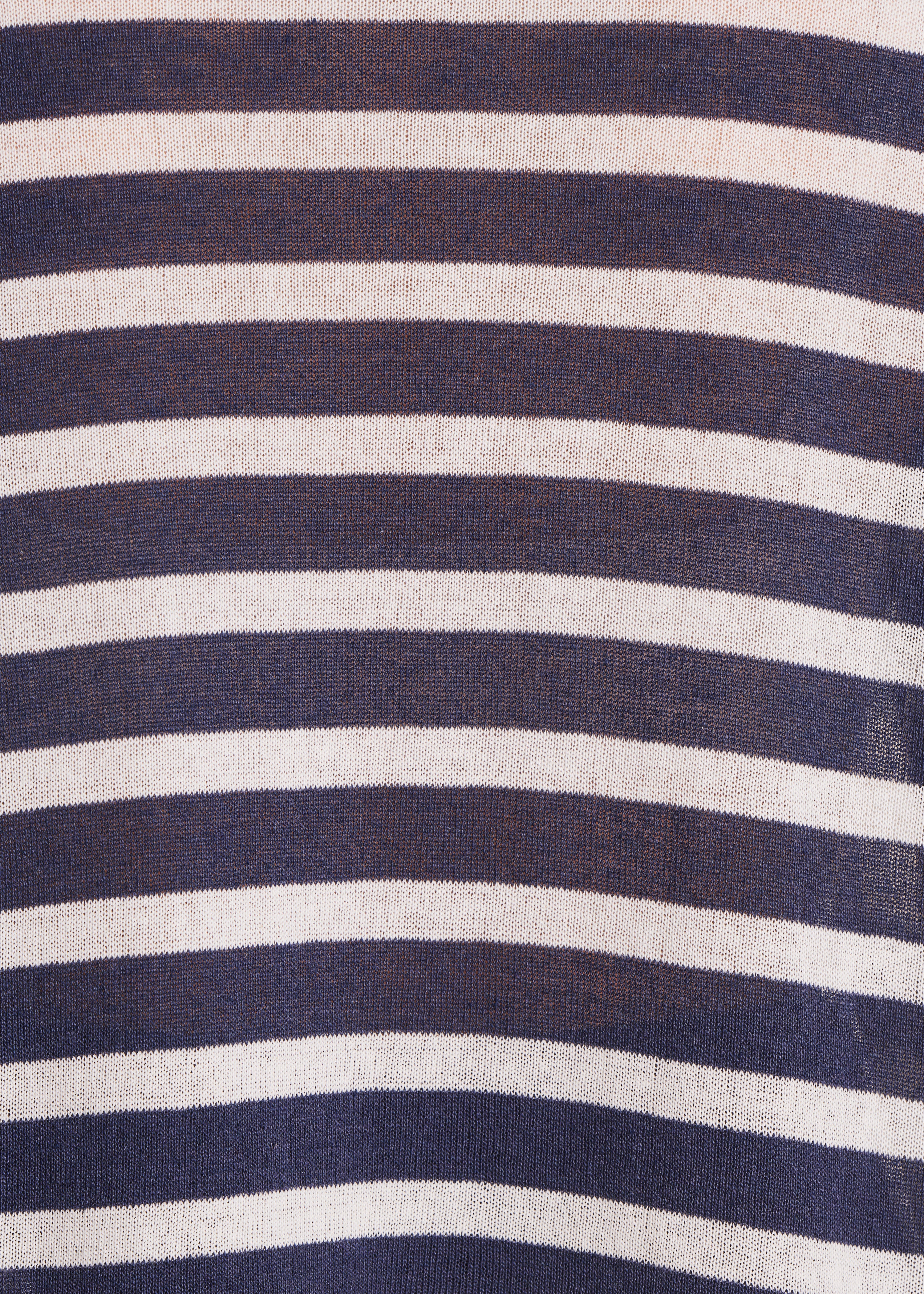 Weit geschnittener dunkelblauer Pullover mit feinem Streifenmuster aus feinem Strick