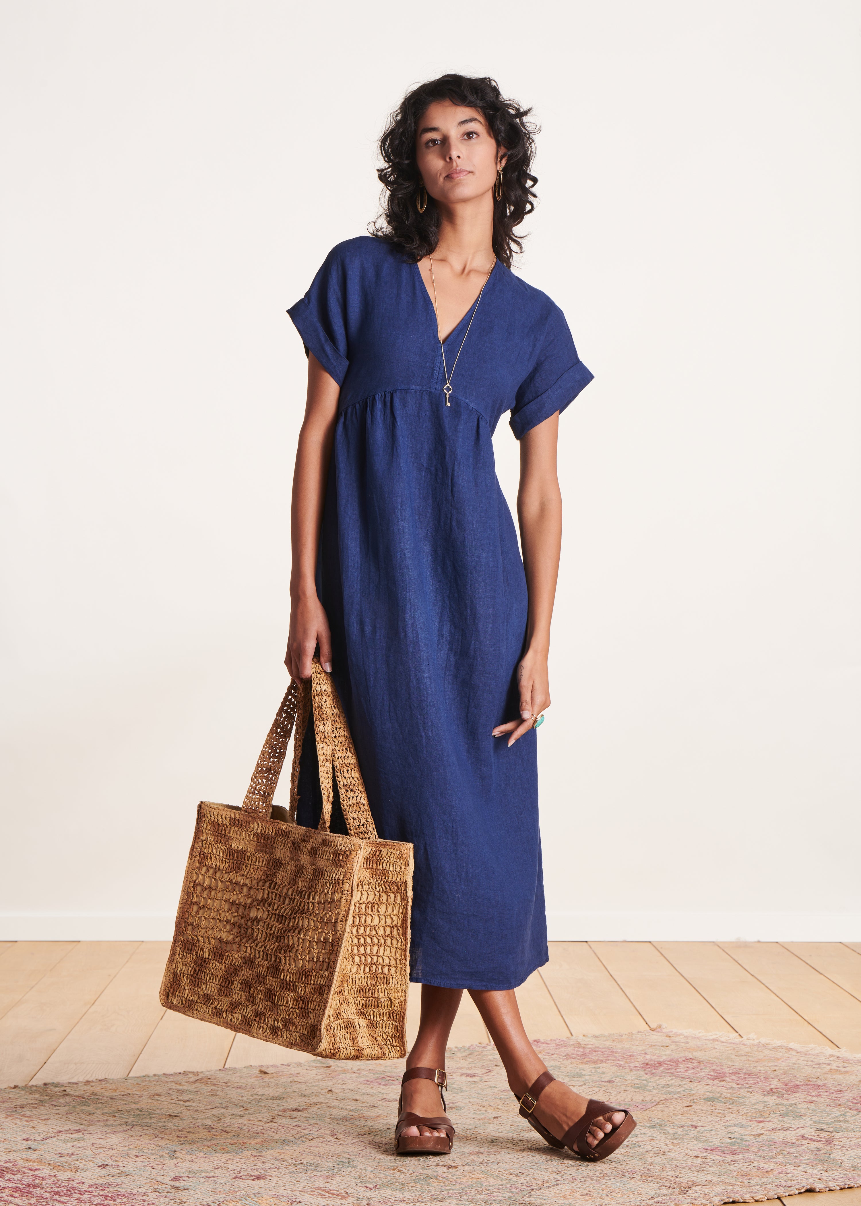 Robe longue évasée en lin bleu marine manches courtes La Fée