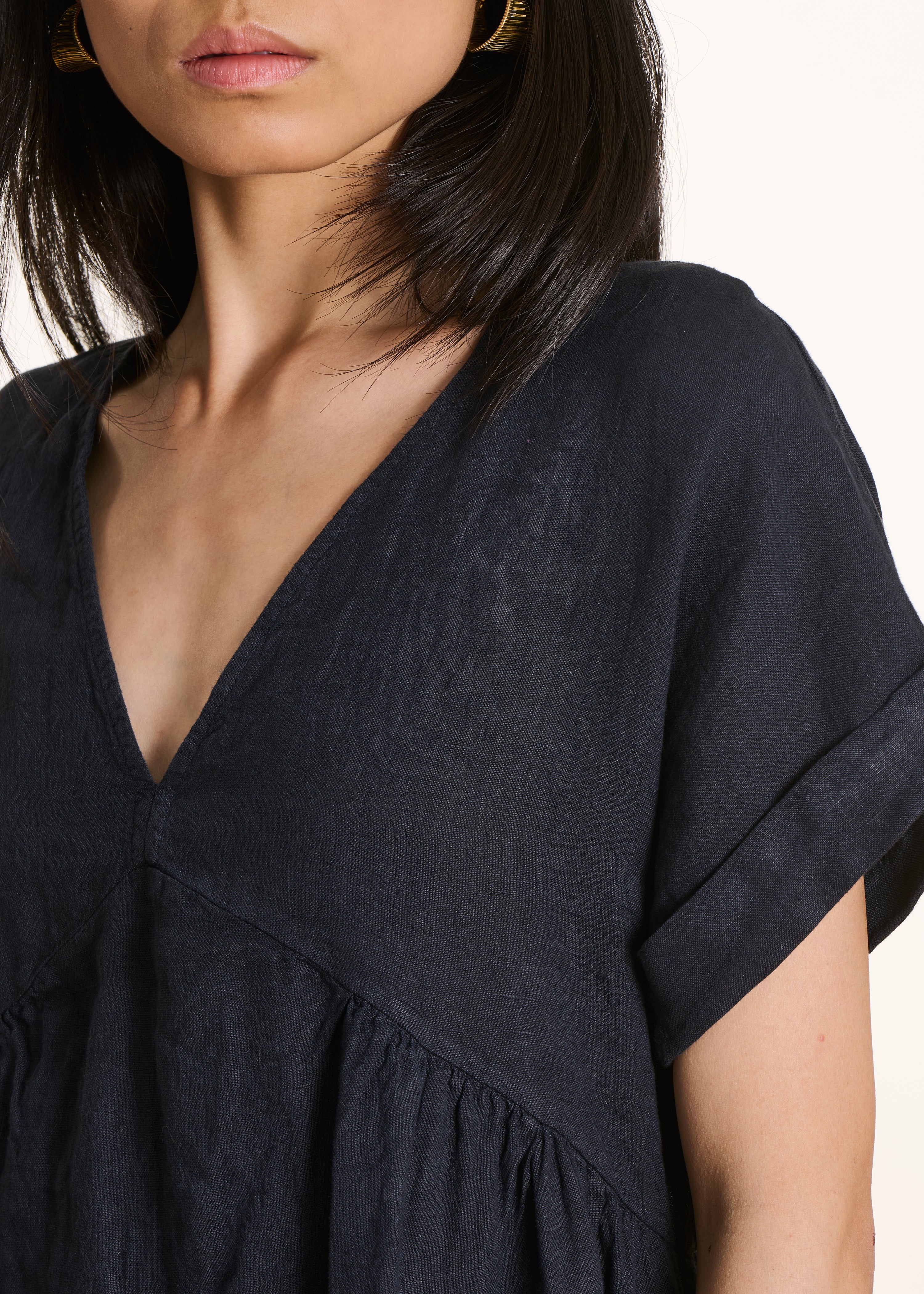 Robe longue ample en lin bleu foncé manches courtes