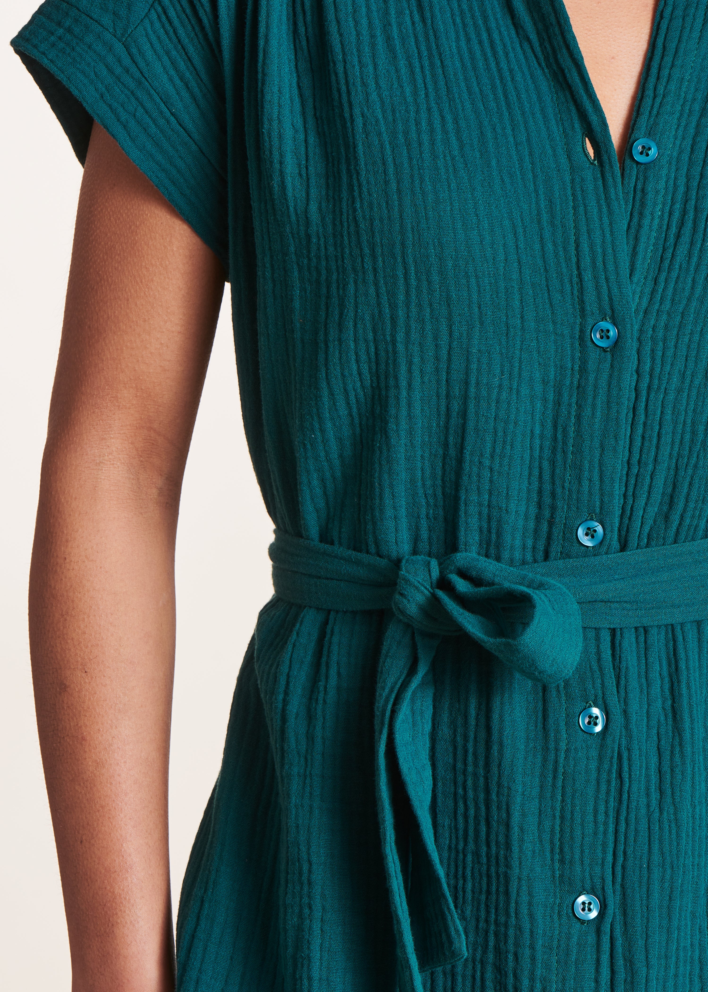 Kurzes Kleid in Entenblau aus Gaze aus biologischer Baumwolle