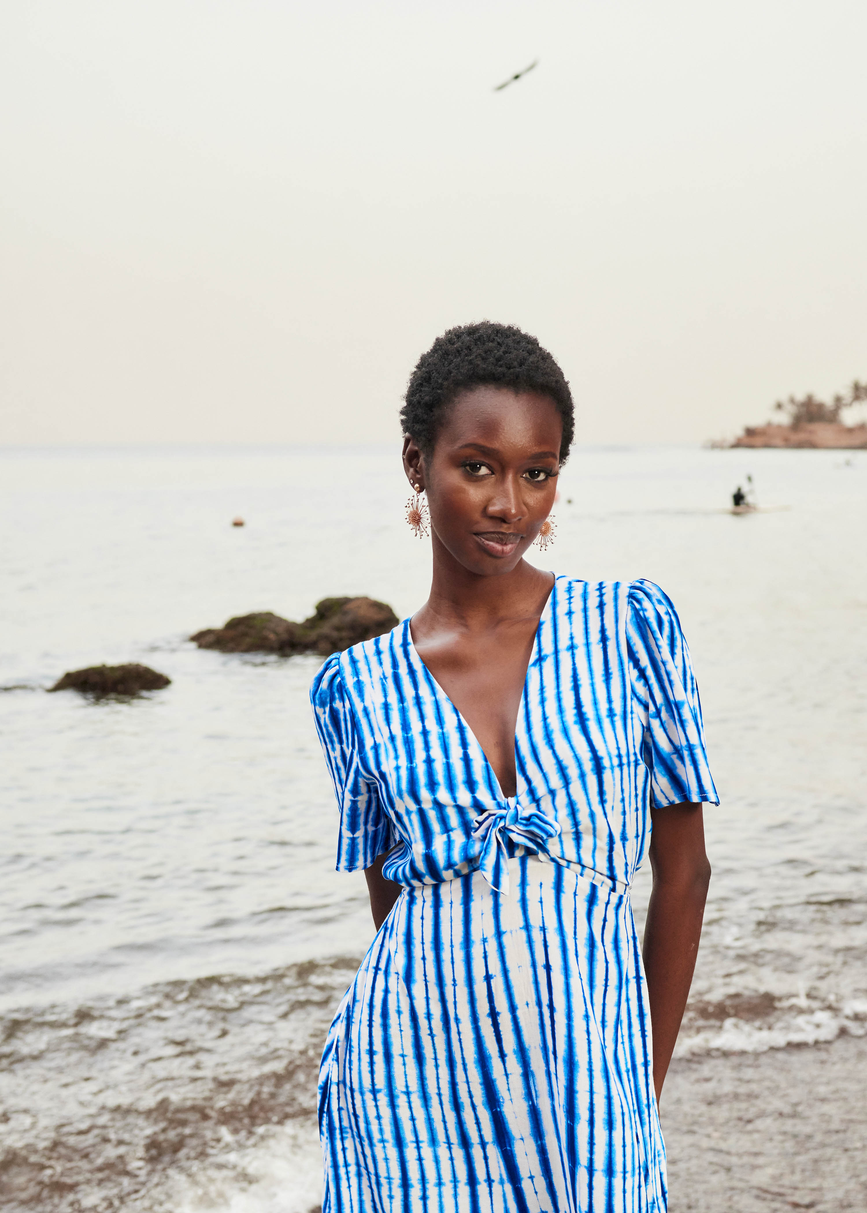 Robe courte à imprimé tie dye bleu La Fée Maraboutée - Main Image