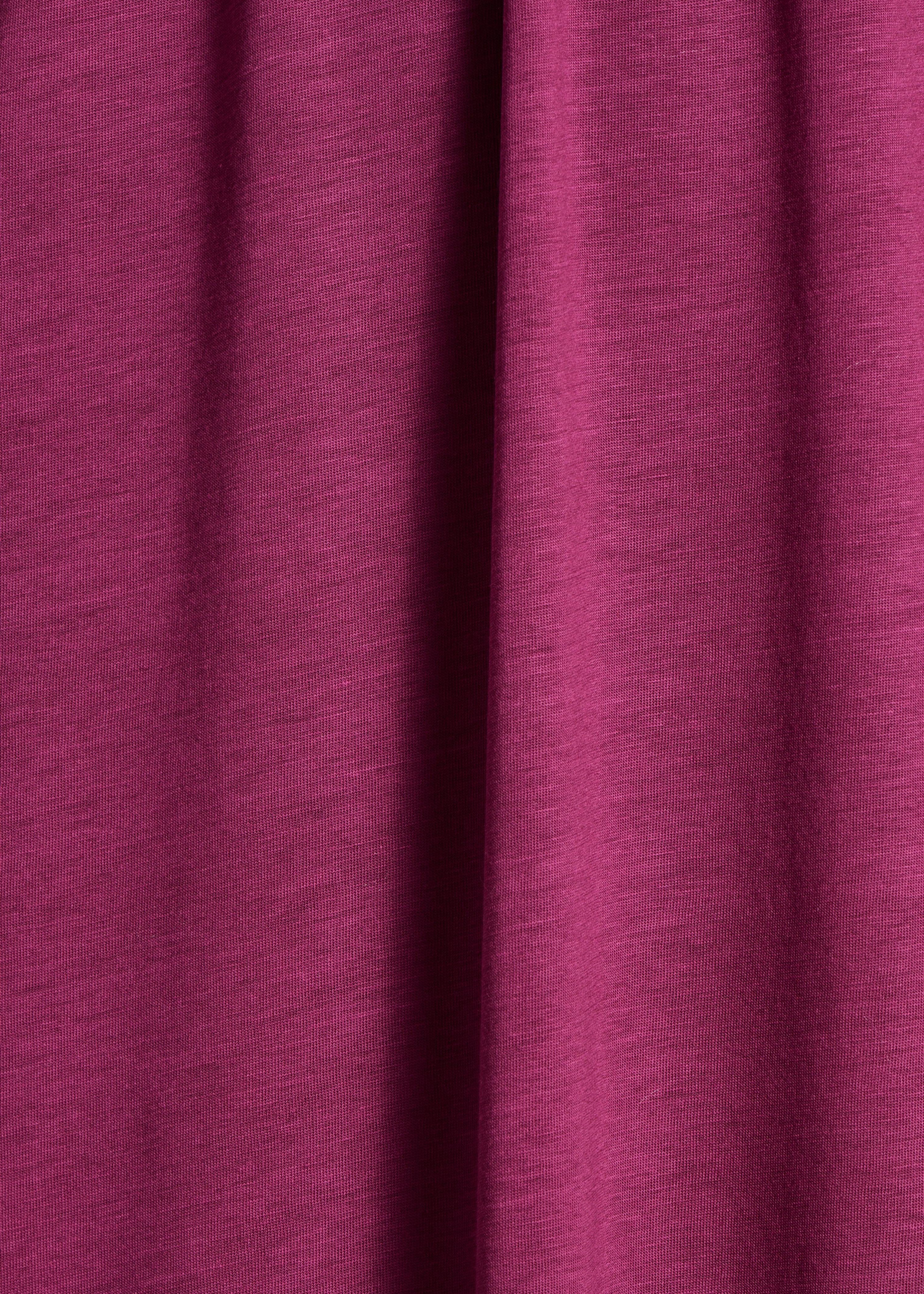 Vestido midi fluido violeta com decote em V em lyocell