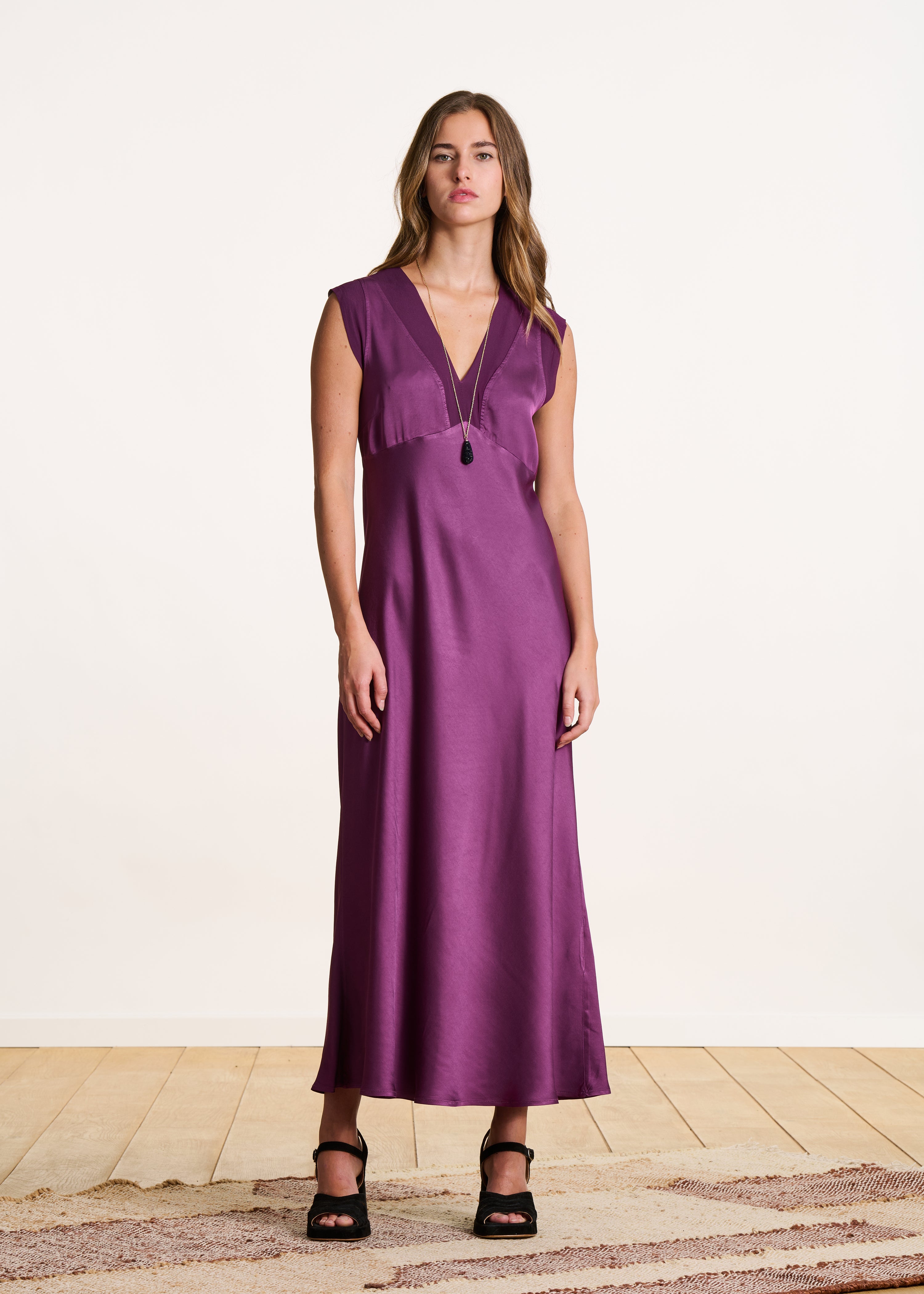 Abito lungo fluido elegante viola