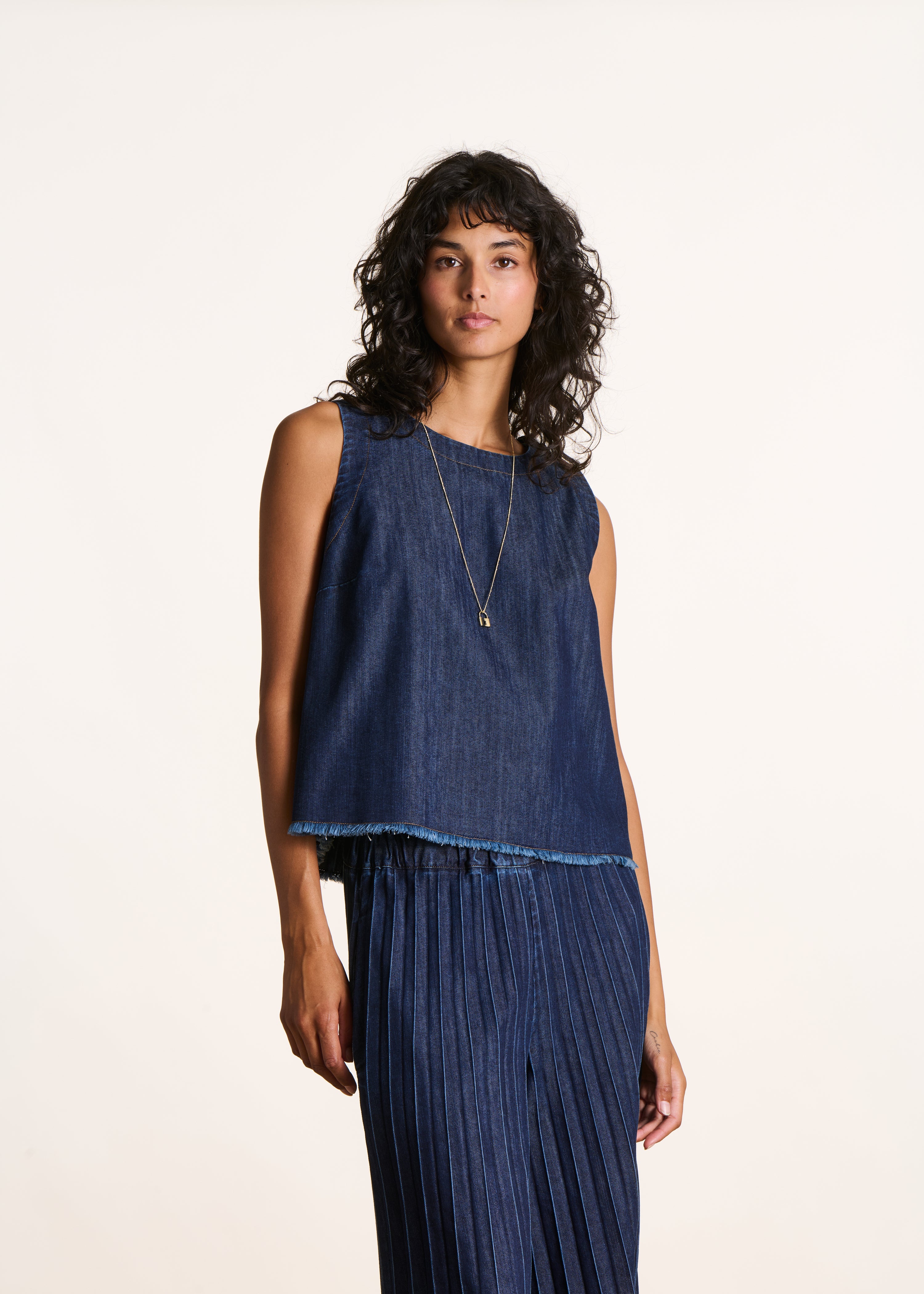 Top en jean brut sans manches