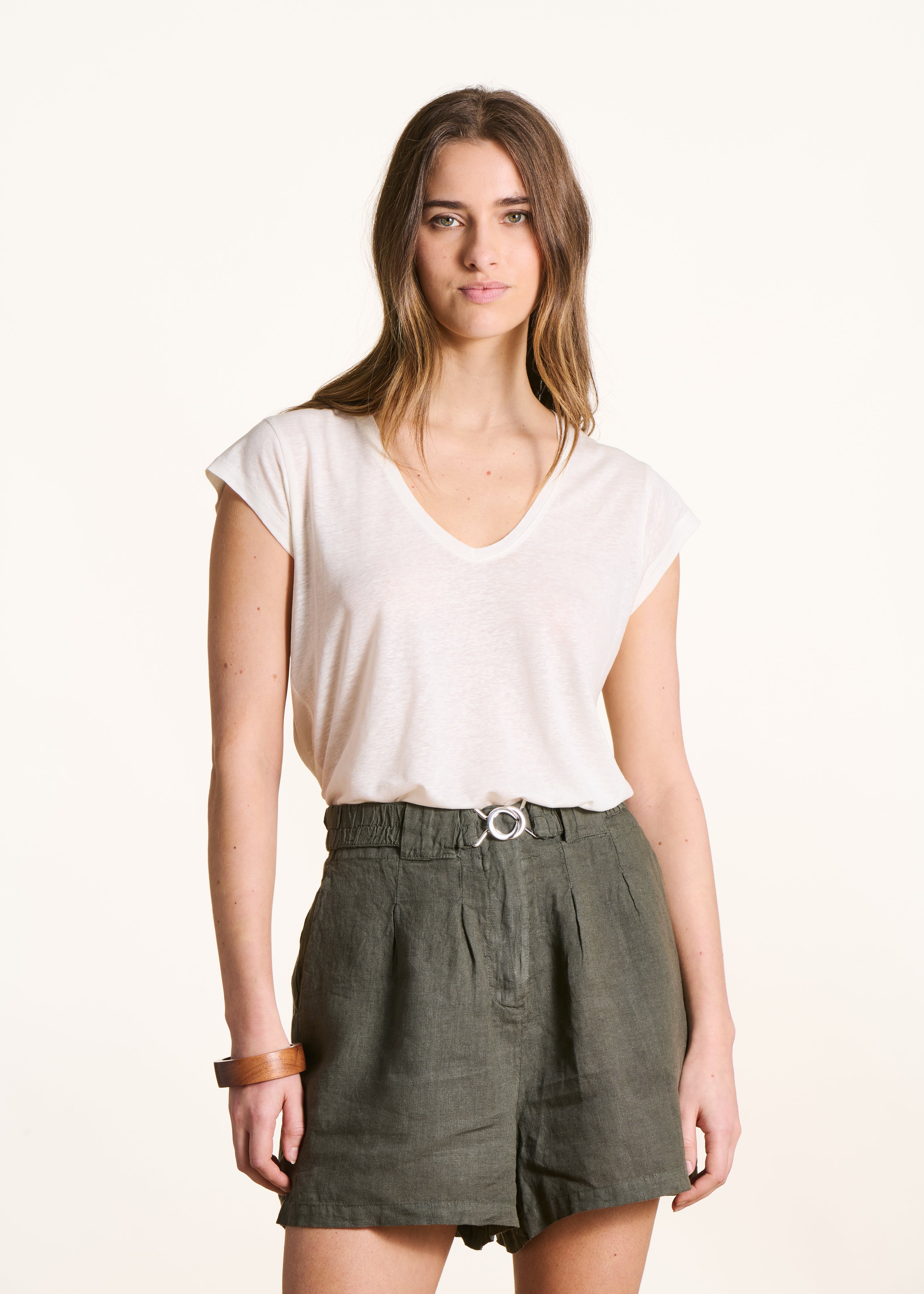T-shirt écru in lyocell con scollo a V e maniche corte