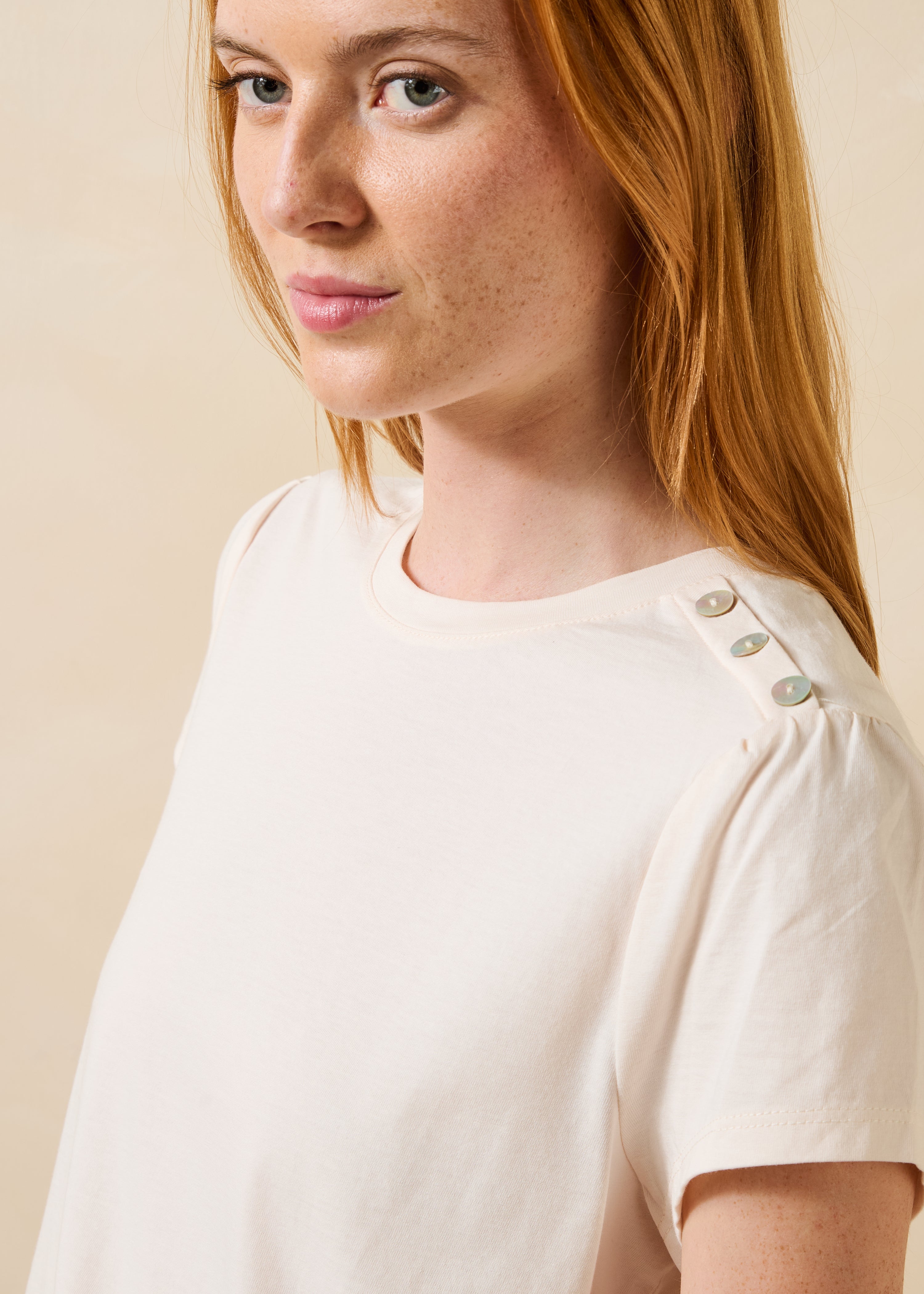 Beige T-shirt met korte mouwen van biologisch katoen