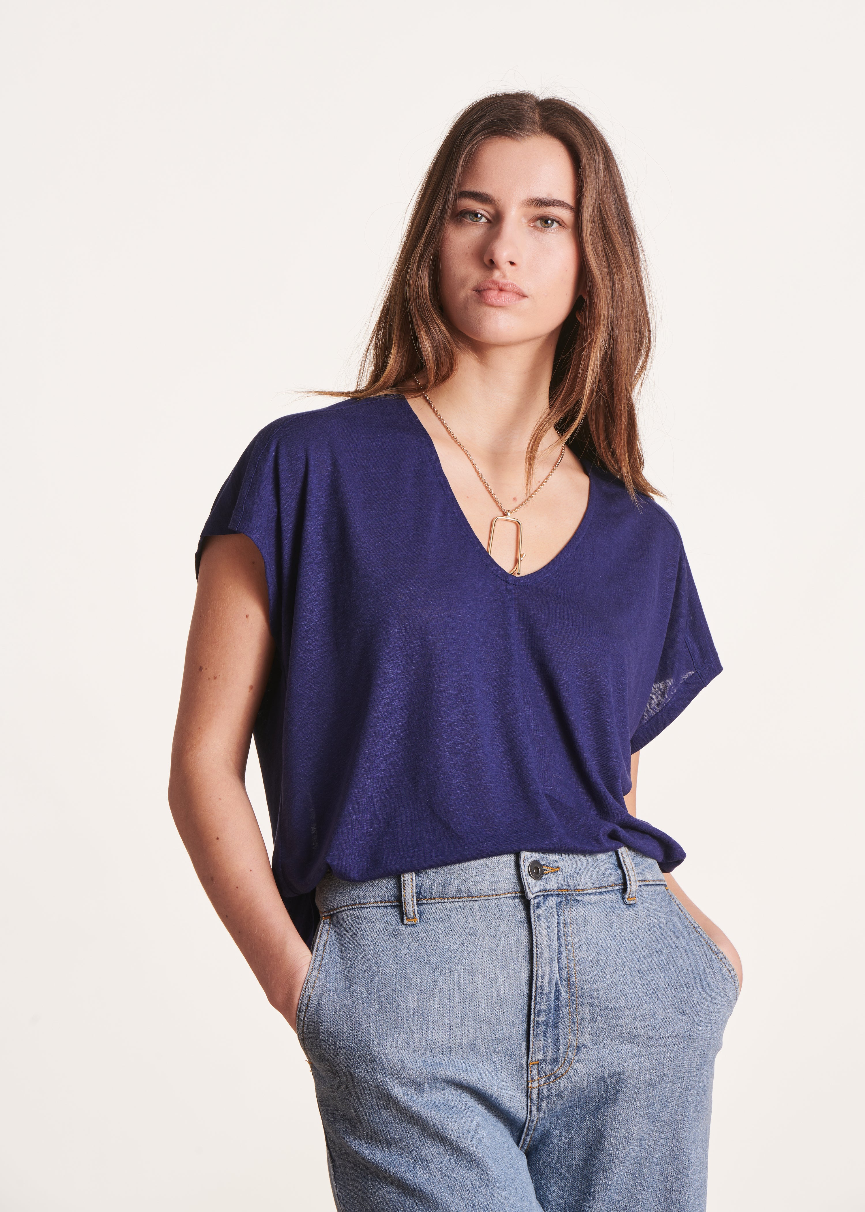 T-shirt oversize bleu marine col V en lyocell lin La Fée Maraboutée