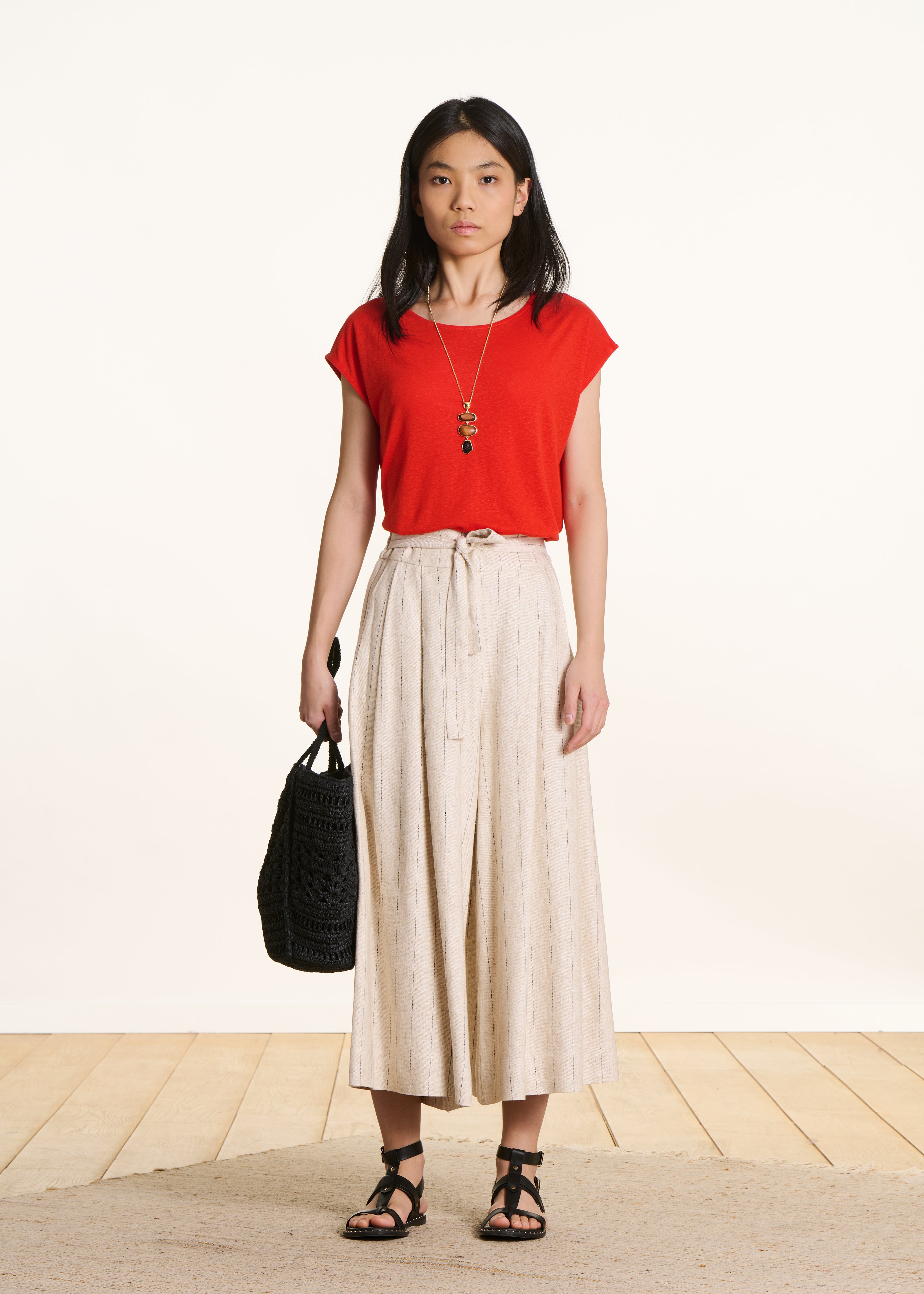 Red straight T-shirt with round neck in lyocell and linen