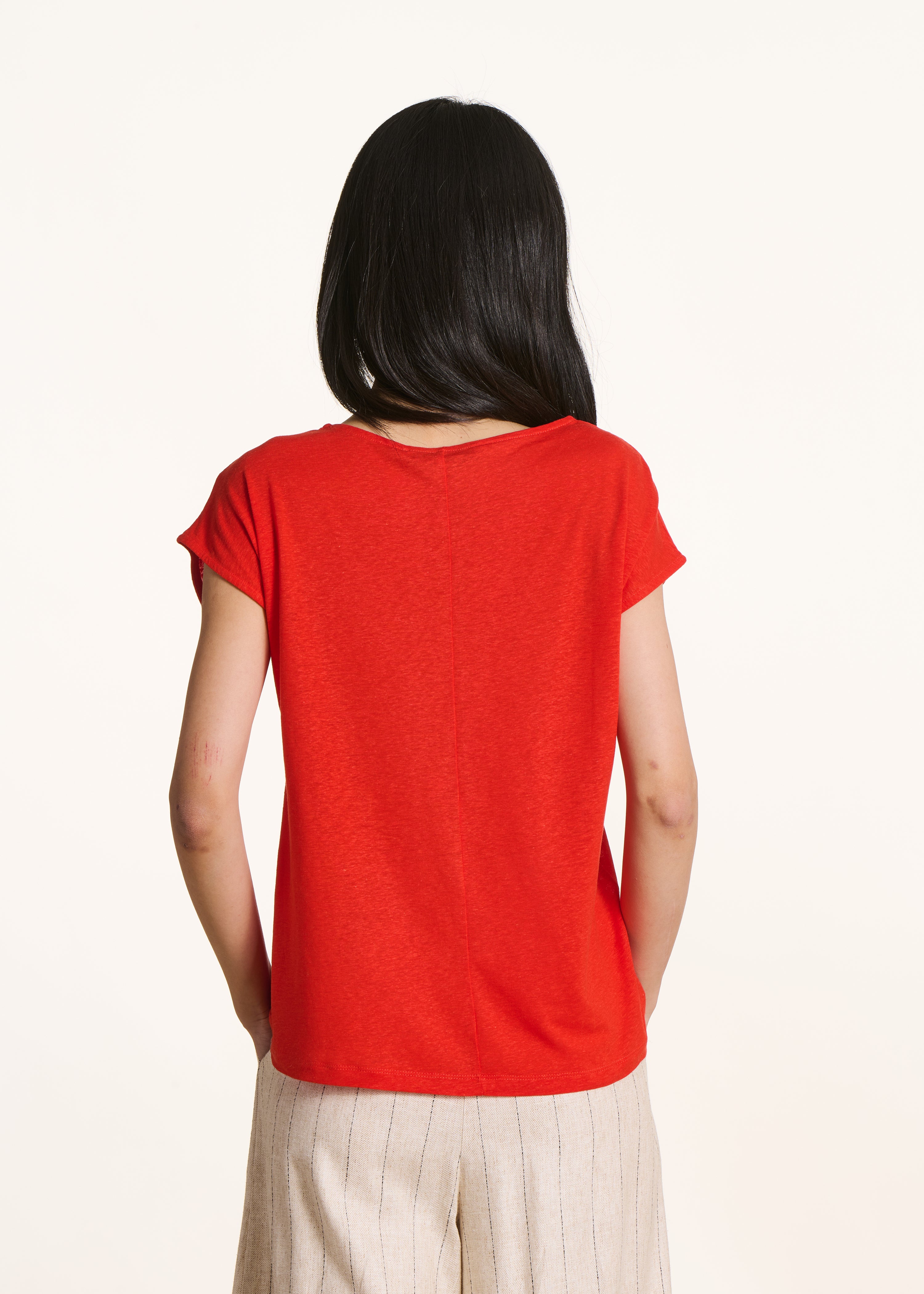 Red straight T-shirt with round neck in lyocell and linen