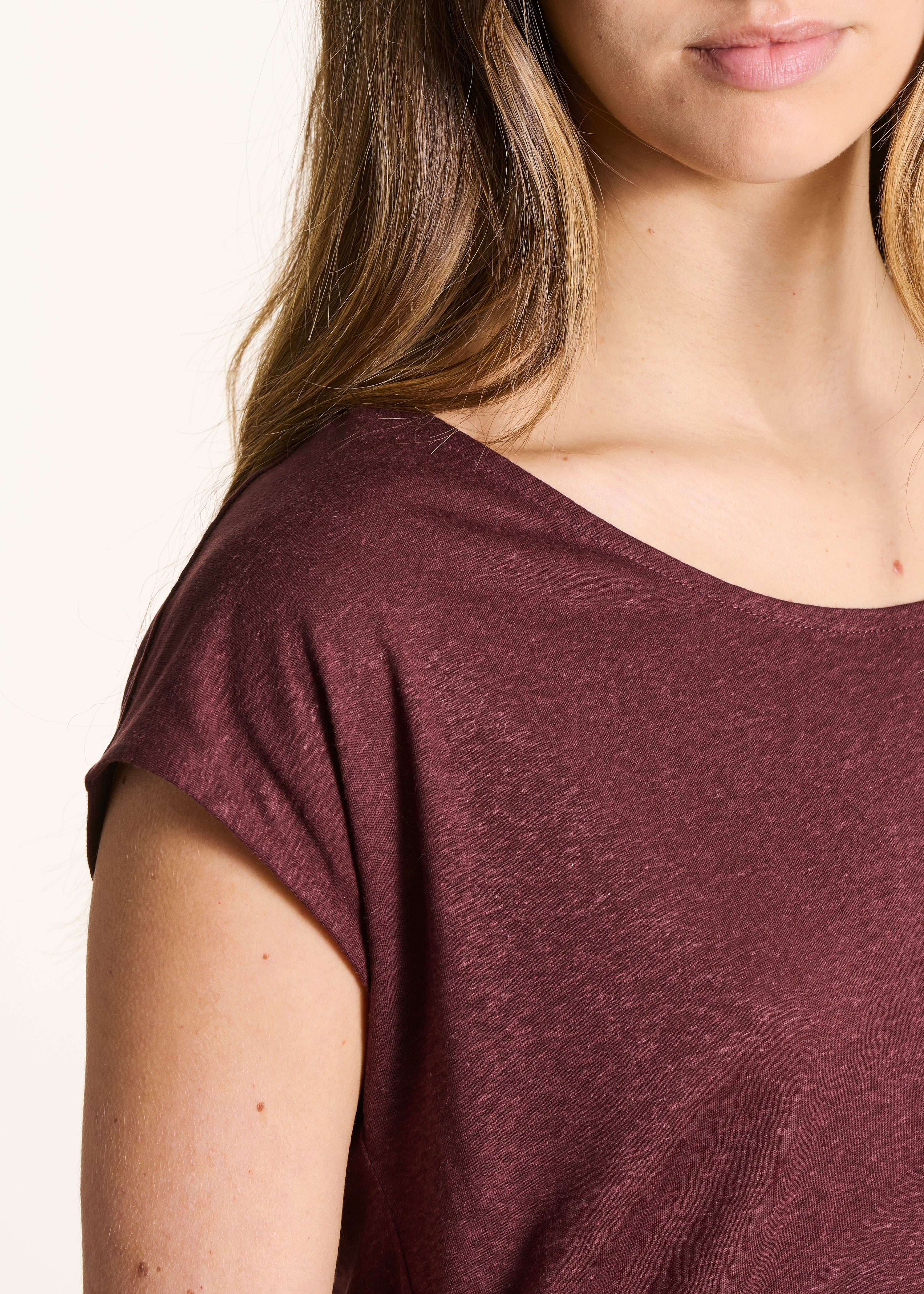 Brown straight T-shirt with round neck in lyocell and linen