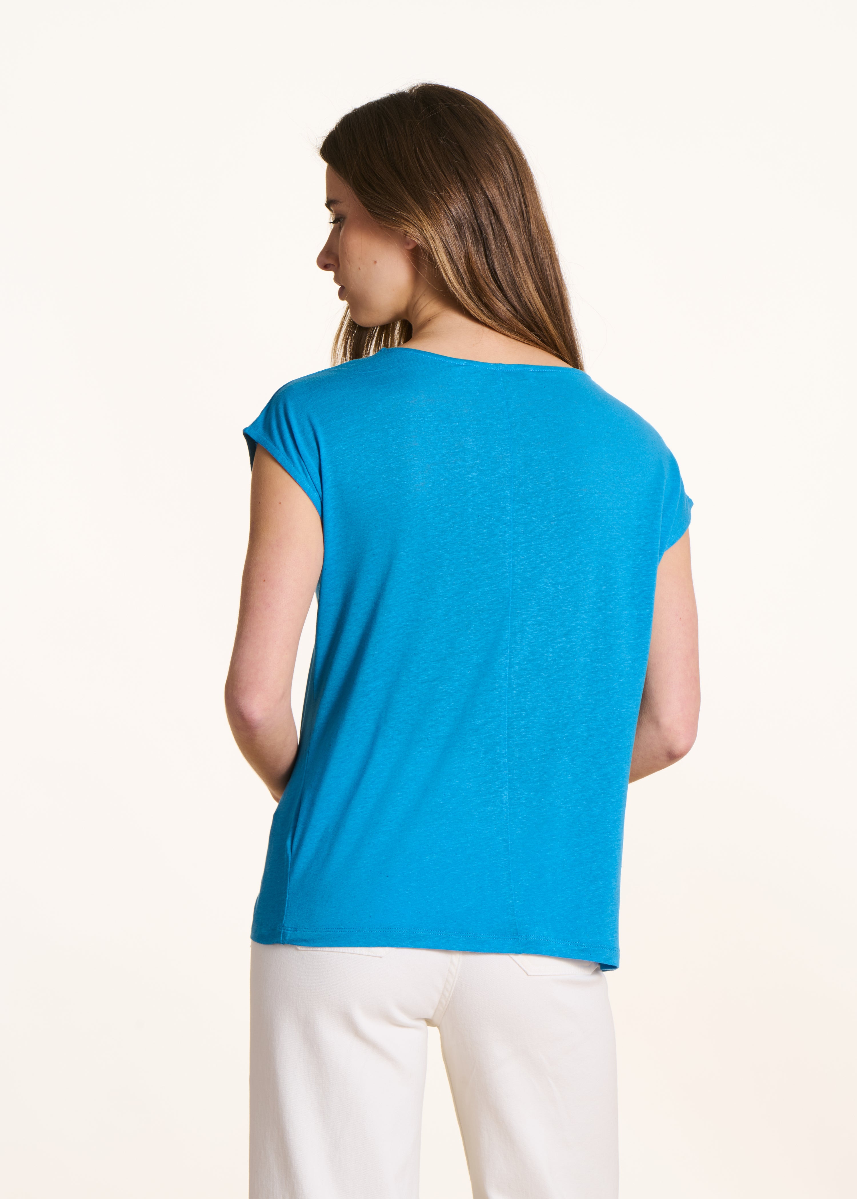 Light blue straight T-shirt with round neck in lyocell and linen