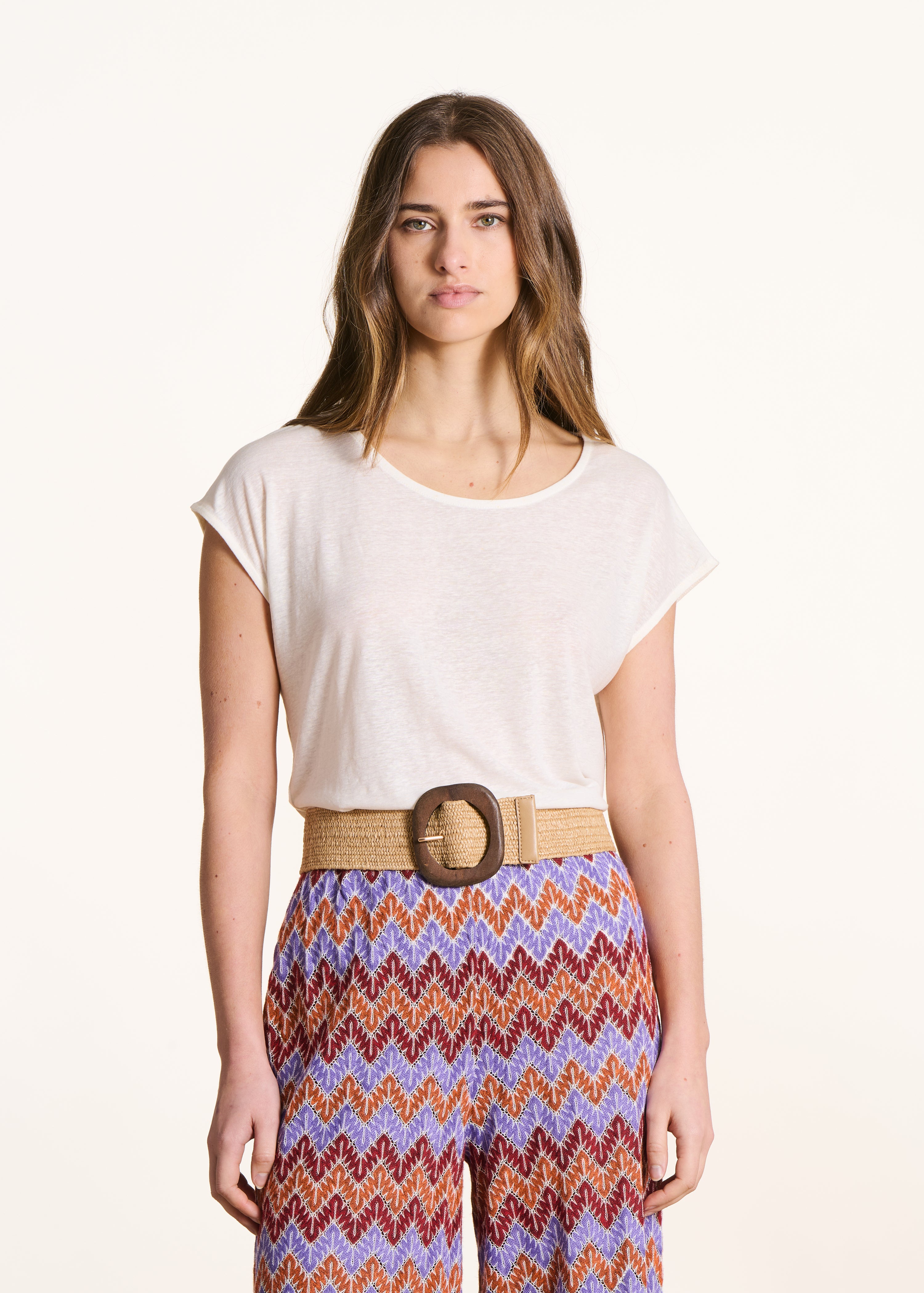 Straight off-white T-shirt with round neck in lyocell and linen