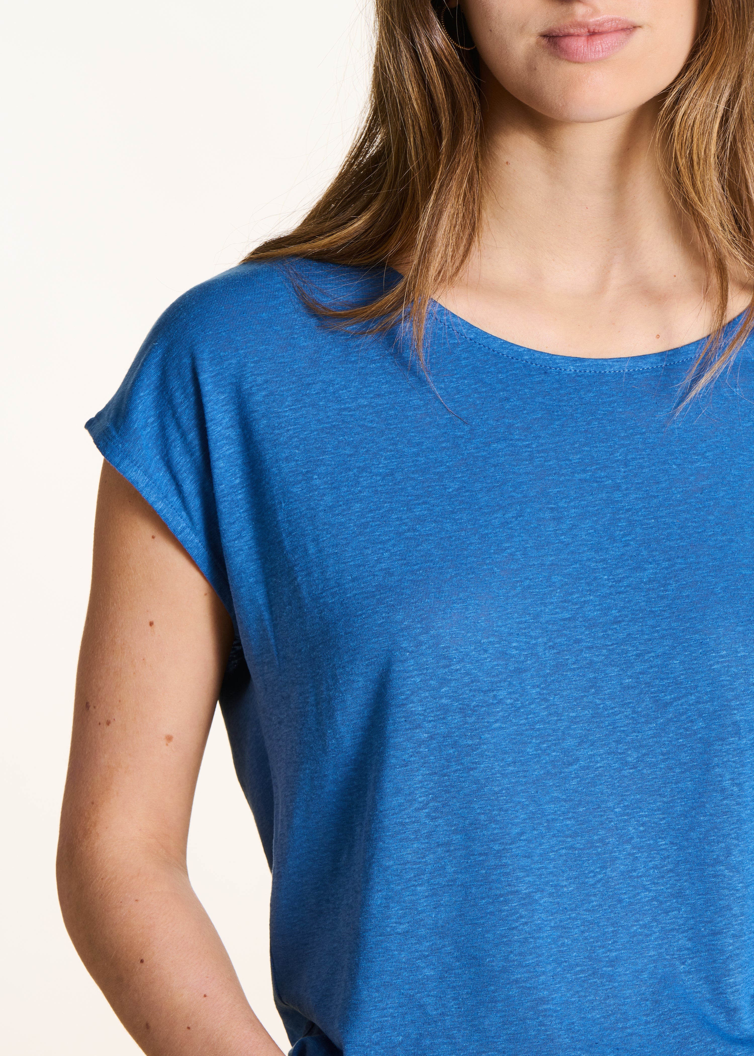 Straight blue round-neck T-shirt in lyocell and linen
