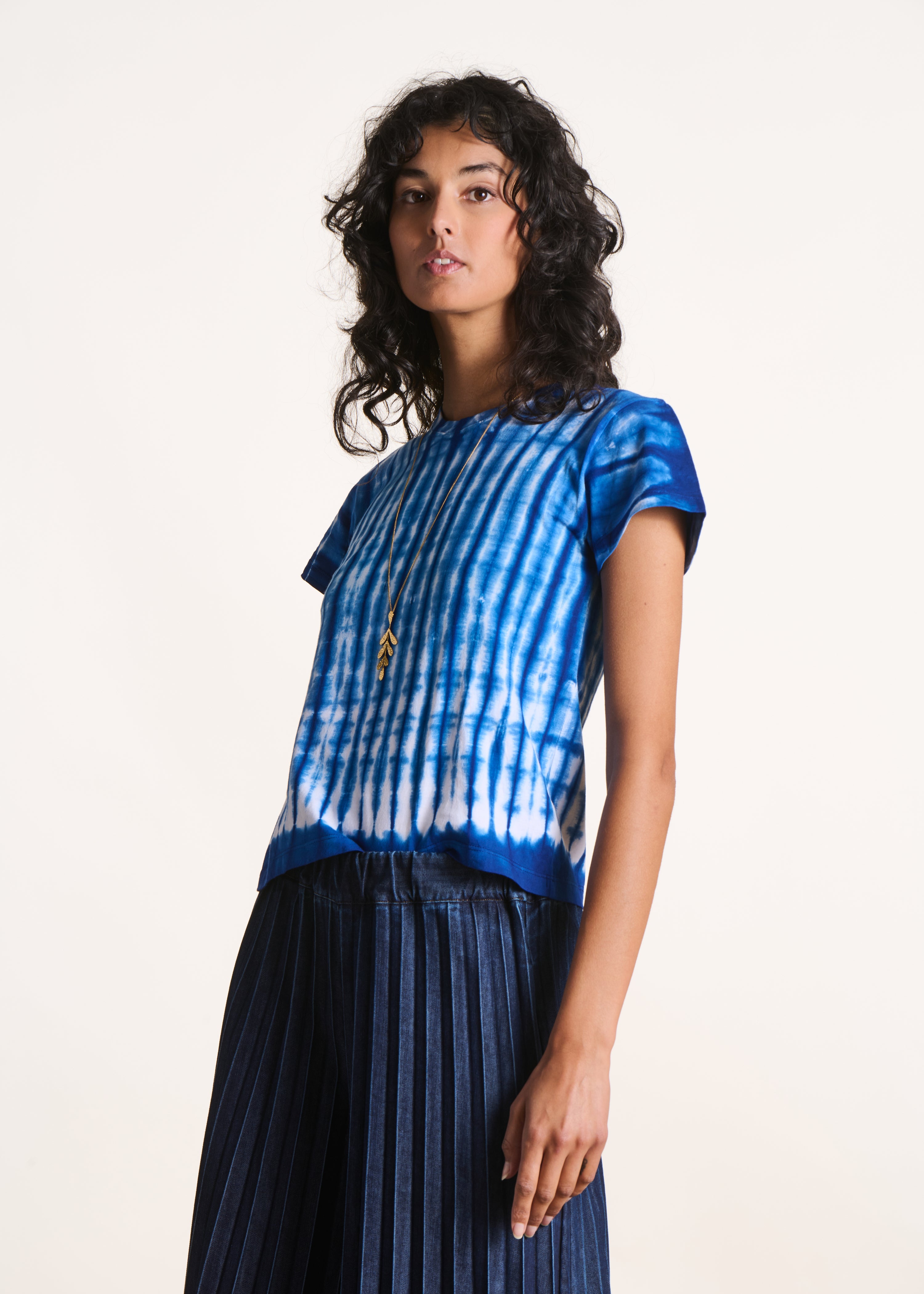 Short-sleeved blue cotton T-shirt with tie & dye print